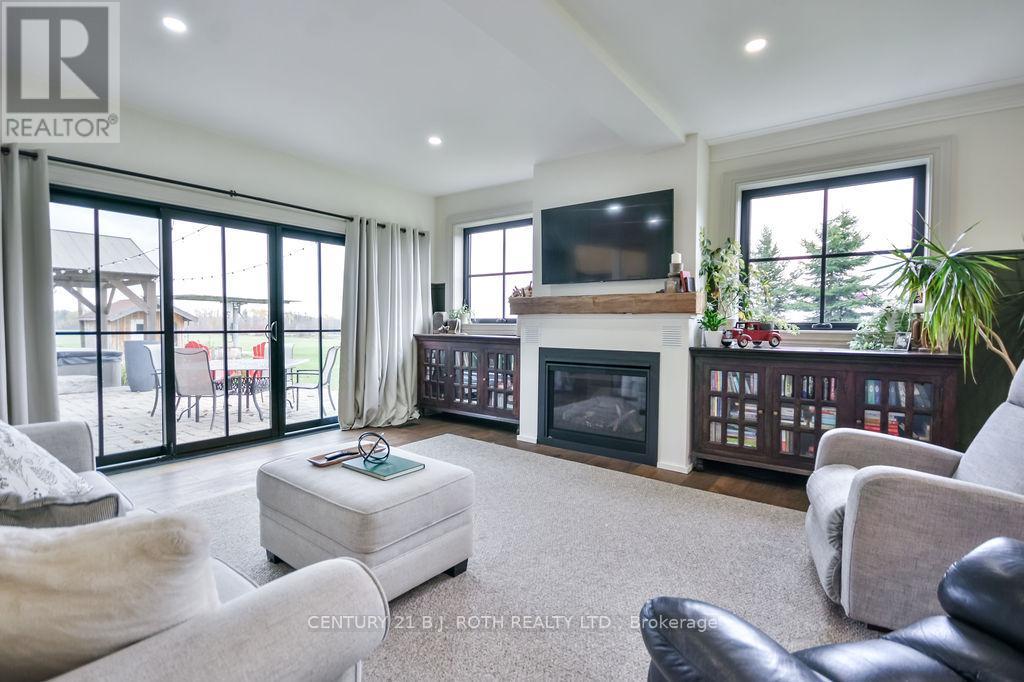 1803 Old Second Road N, Springwater, Ontario  L0L 2K0 - Photo 16 - S12860970