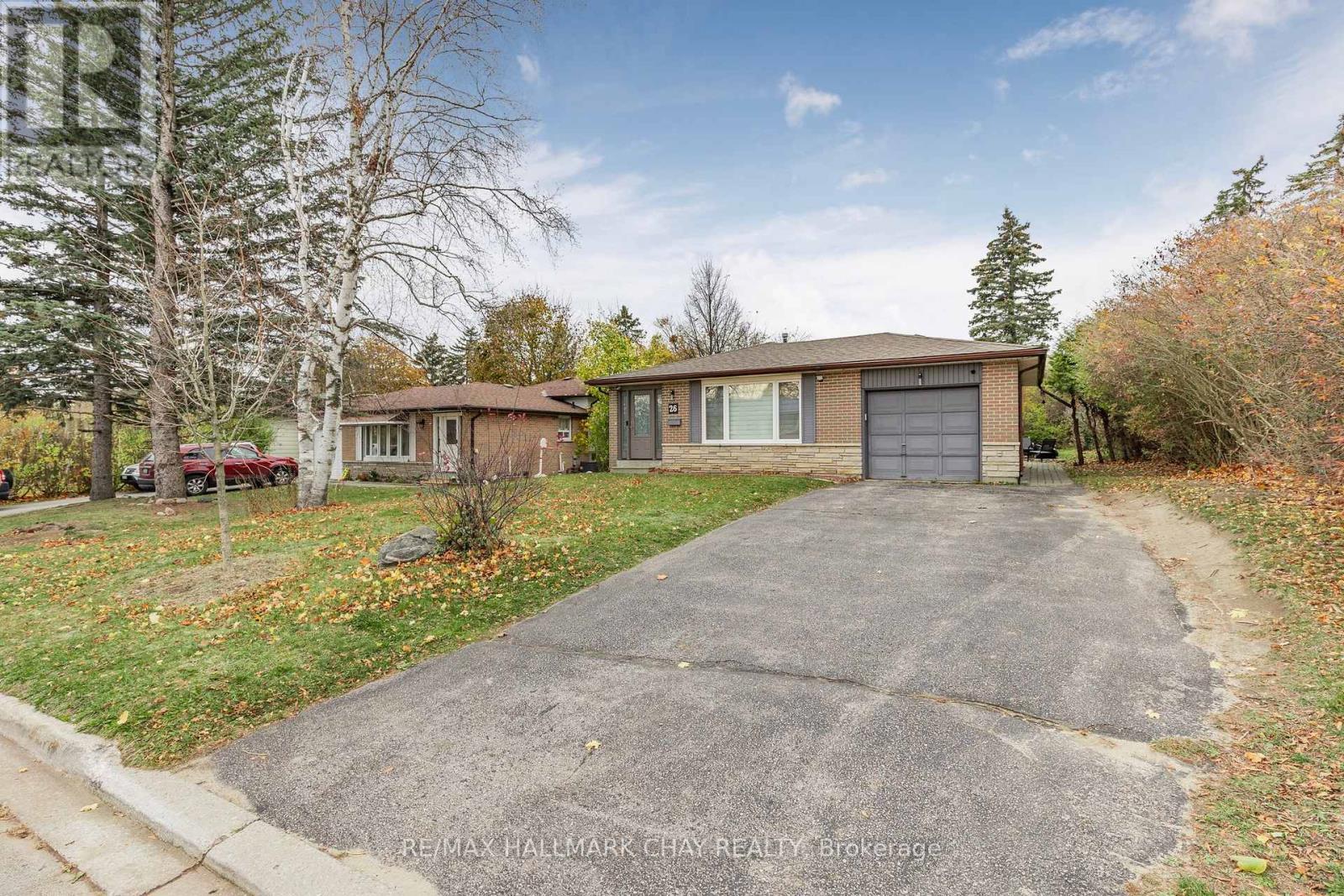 Upper - 26 Roslyn Road, Barrie (Wellington), Ontario  L4M 2X6 - Photo 2 - S12861198