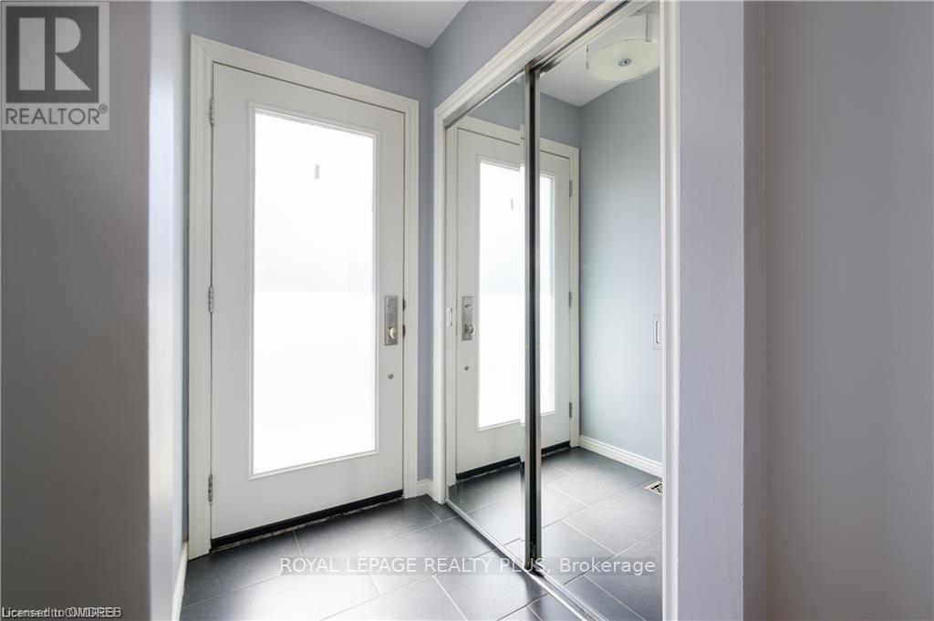 249 Snowden Road, Oakville, Ontario  L6L 3X6 - Photo 3 - W12861040