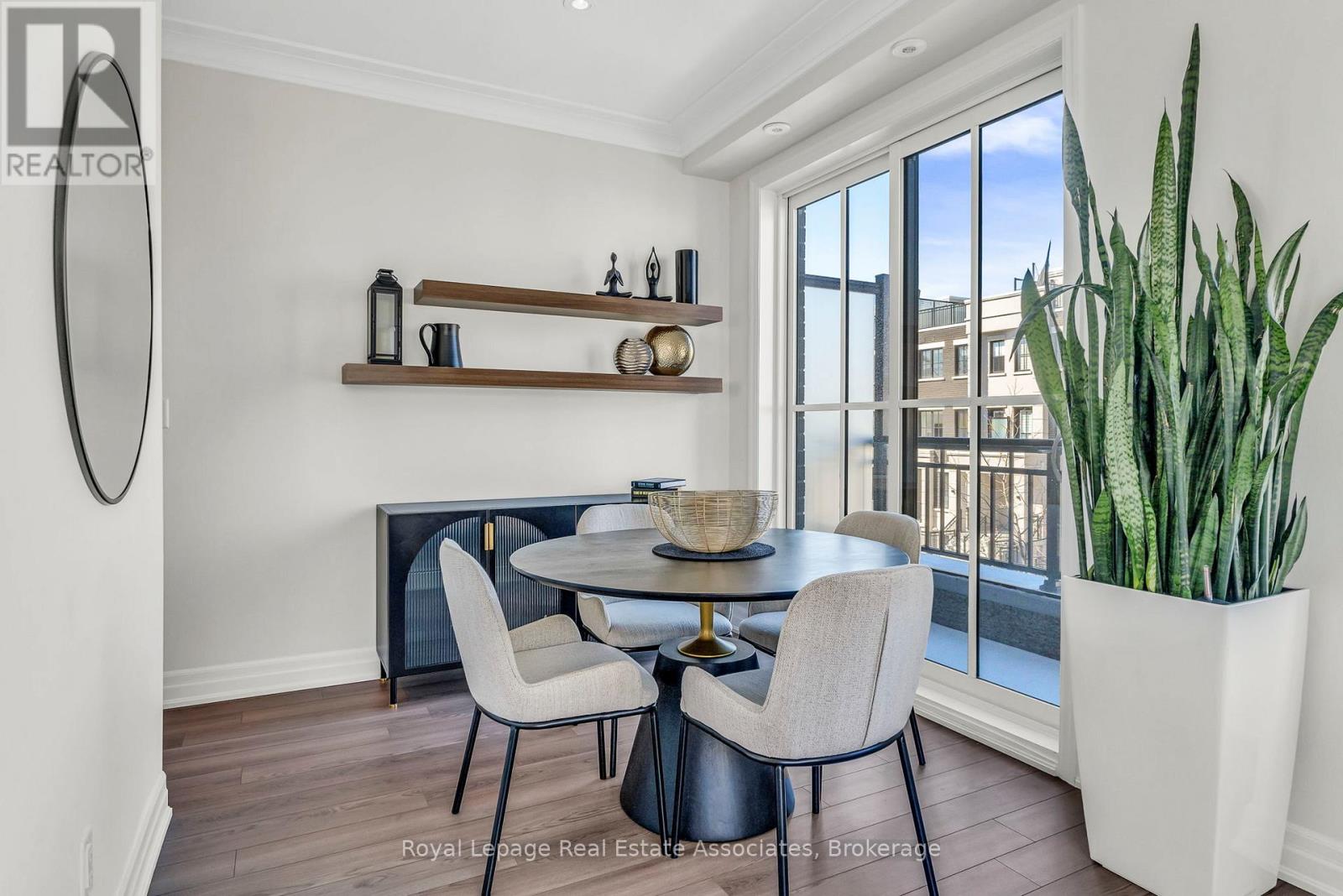 203 - 652 Cricklewood Drive, Mississauga, Ontario  L5E 0A5 - Photo 10 - W12861068