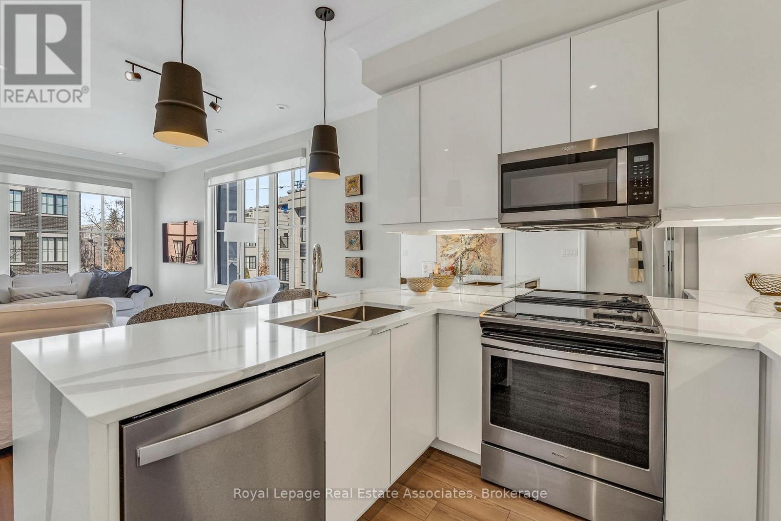 203 - 652 Cricklewood Drive, Mississauga, Ontario  L5E 0A5 - Photo 14 - W12861068