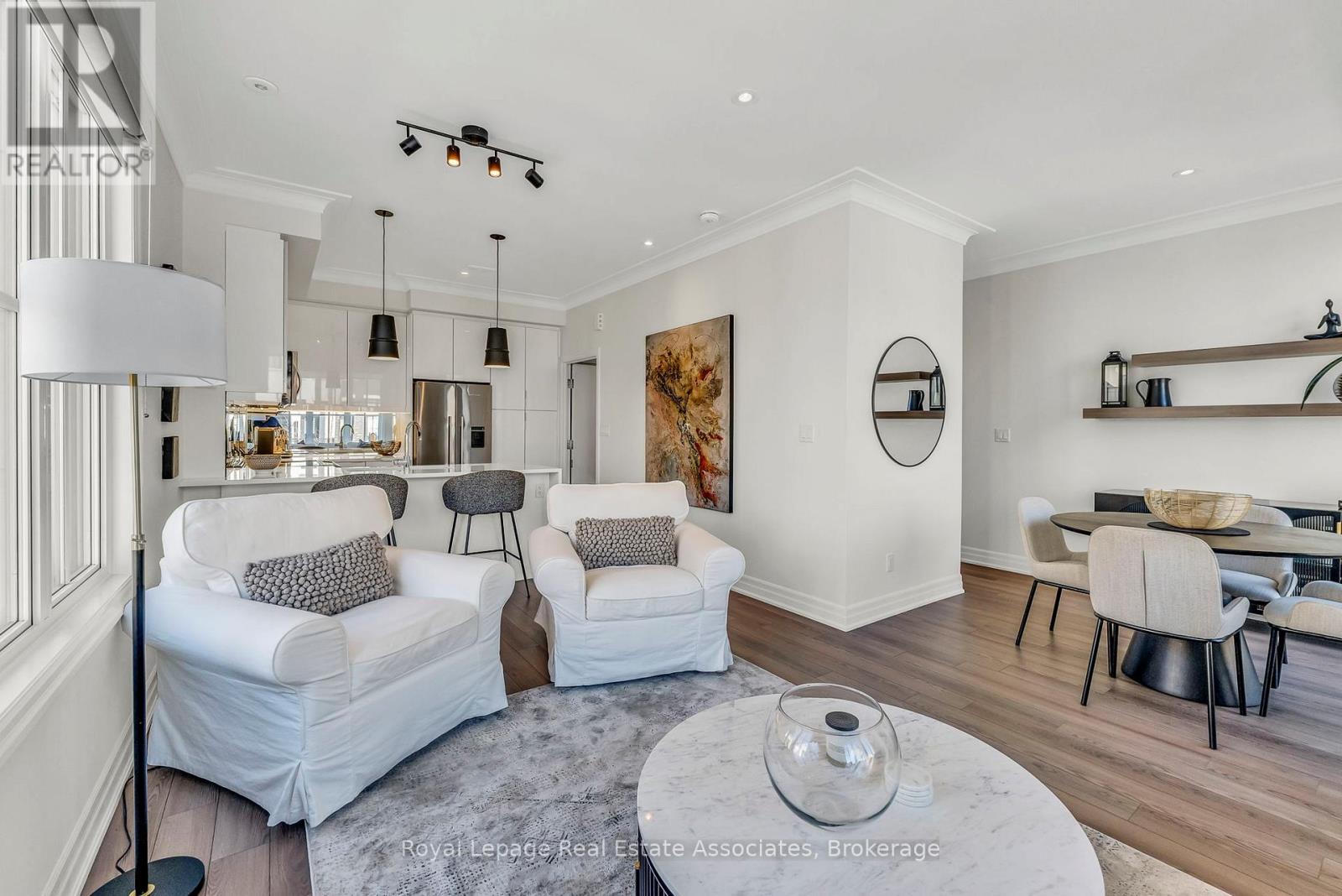 203 - 652 Cricklewood Drive, Mississauga, Ontario  L5E 0A5 - Photo 5 - W12861068