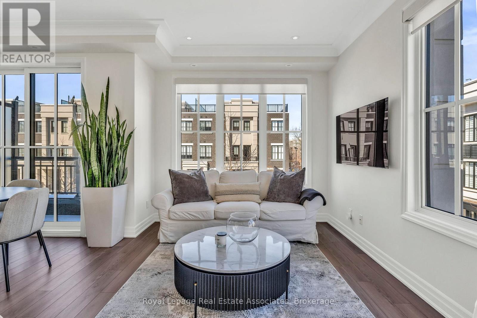 203 - 652 Cricklewood Drive, Mississauga, Ontario  L5E 0A5 - Photo 6 - W12861068