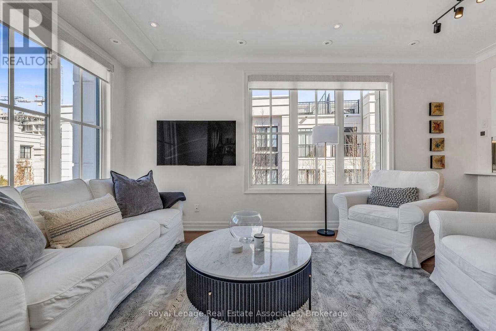 203 - 652 Cricklewood Drive, Mississauga, Ontario  L5E 0A5 - Photo 7 - W12861068