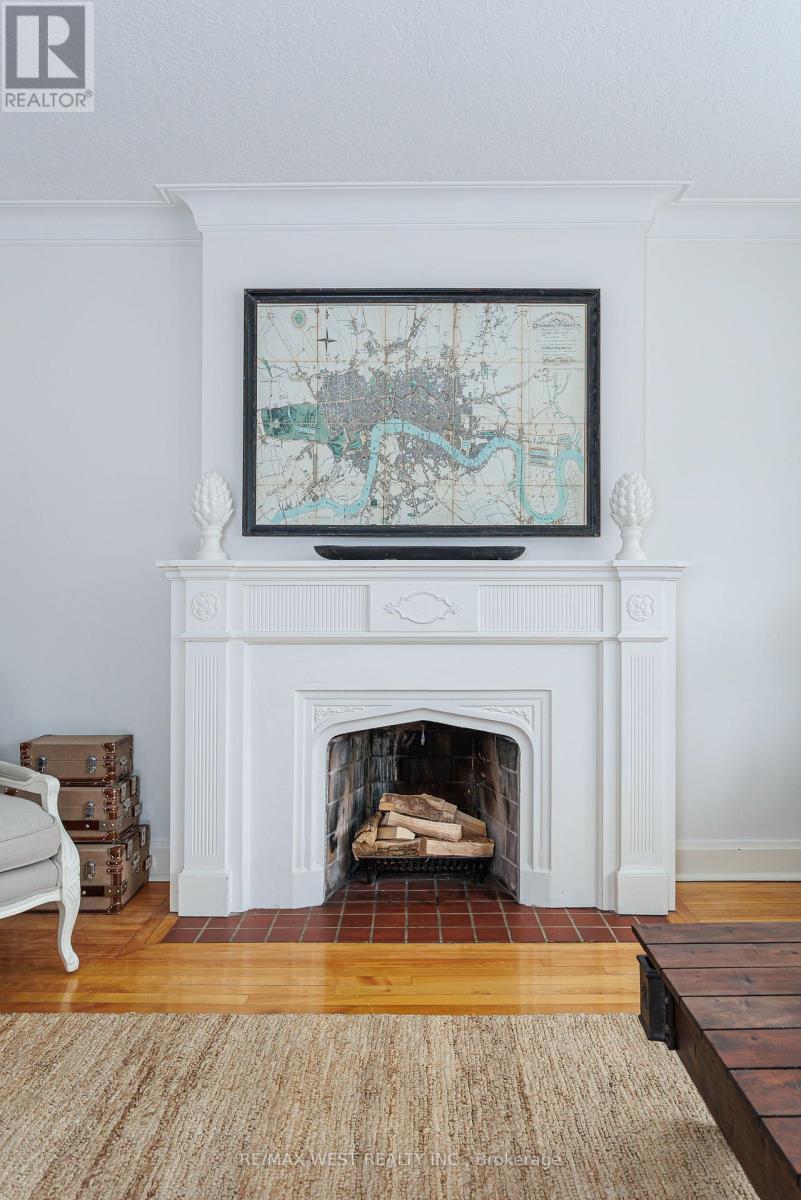 3 Glenroy Avenue, Toronto, Ontario  M8Y 2L9 - Photo 3 - W12861132