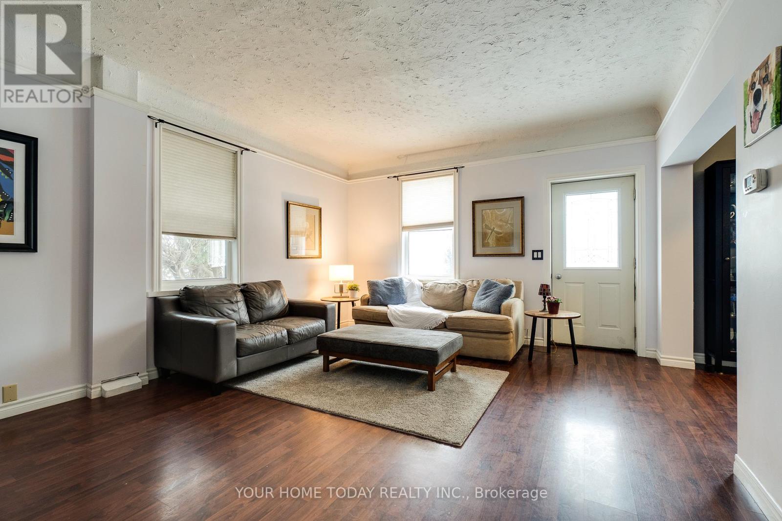 10 Knox Street, Halton Hills, Ontario  L7J 1C7 - Photo 9 - W12861160