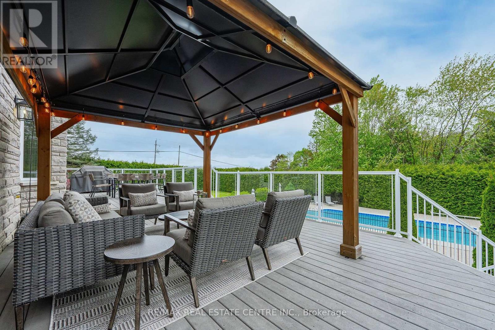 1 Brown Avenue, North Dumfries, Ontario  N1R 5S3 - Photo 36 - X12861130