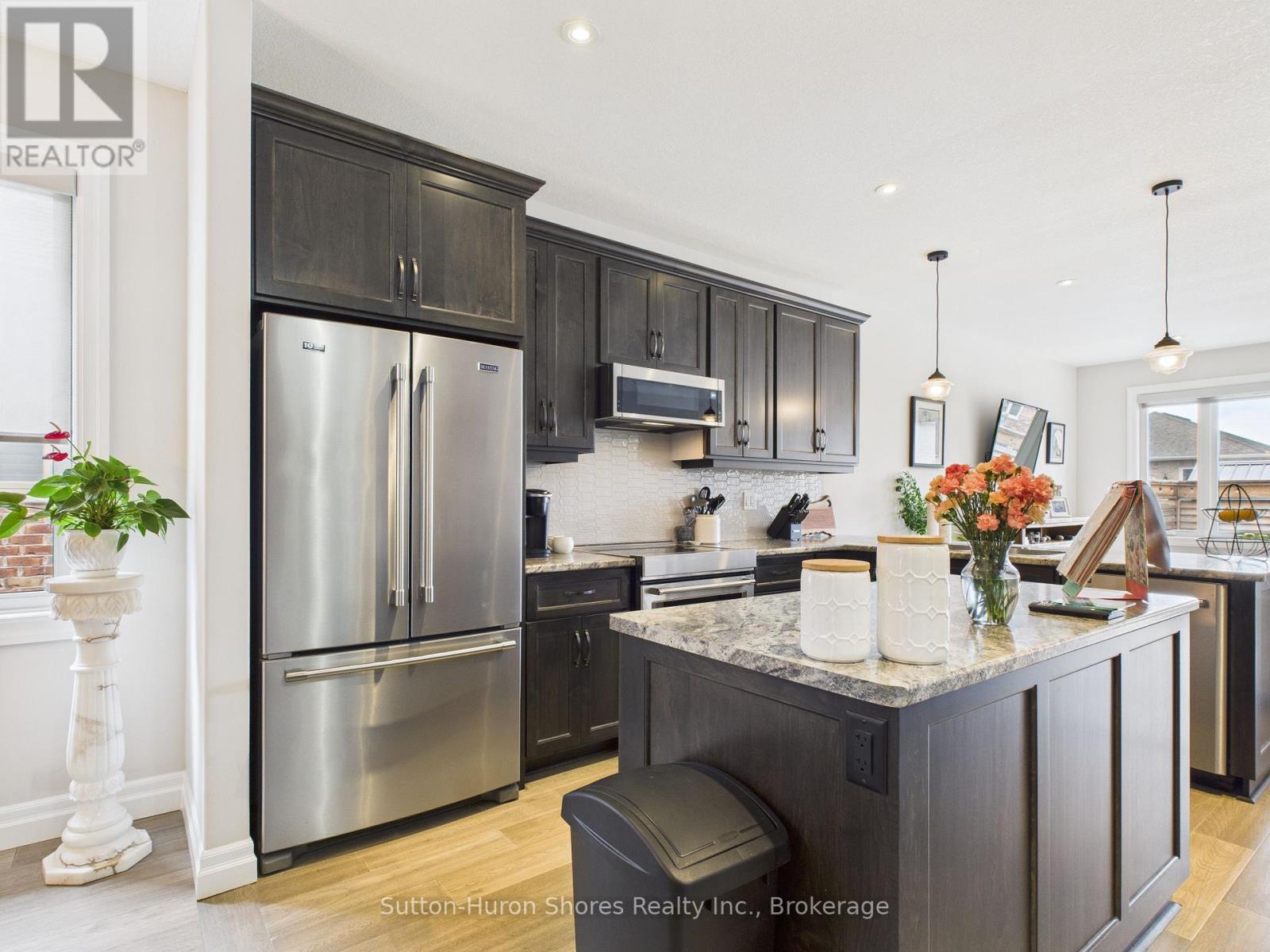 404 Devonshire Road, Saugeen Shores, Ontario  N0H 2C3 - Photo 17 - X12368718