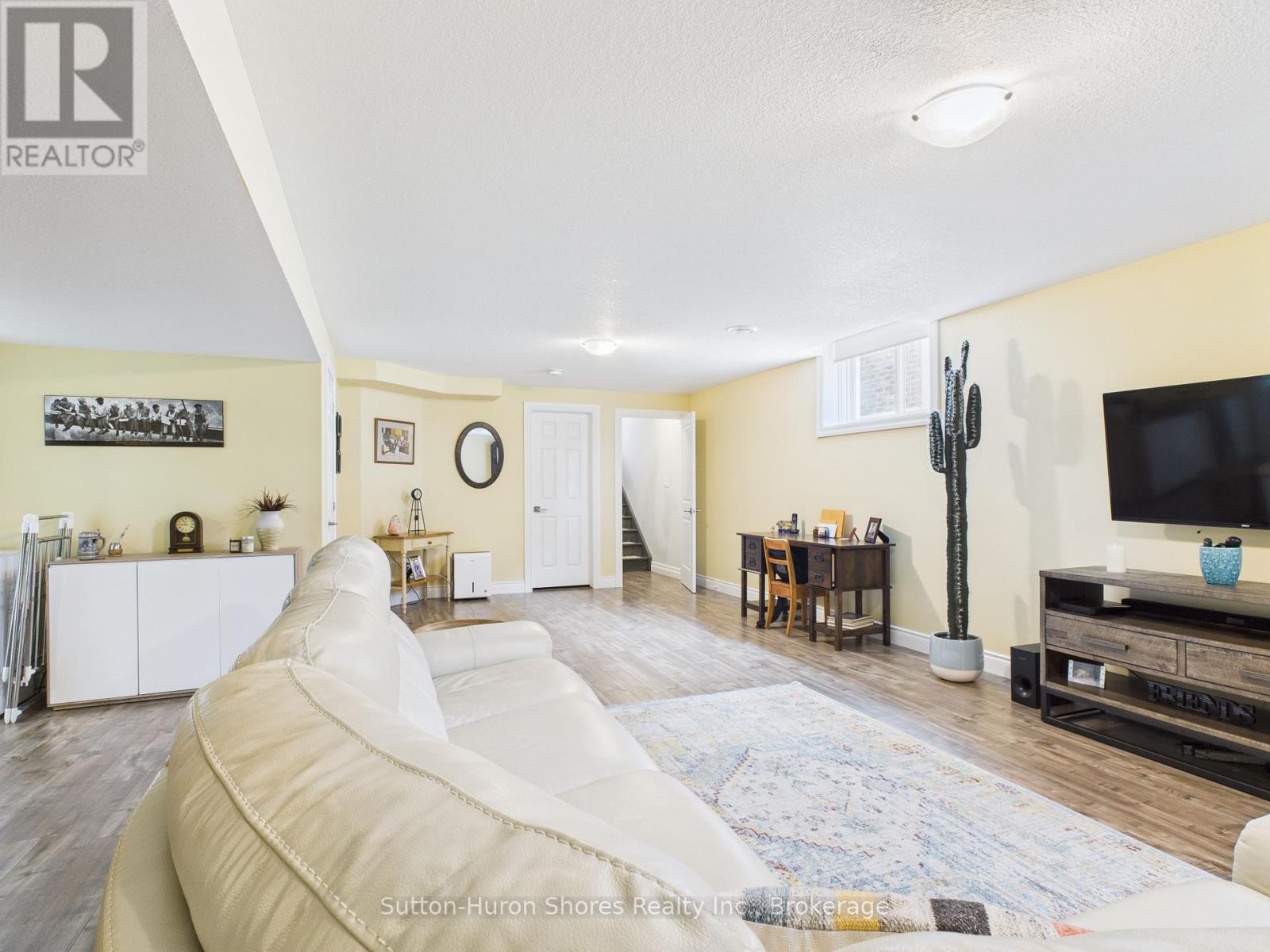 404 Devonshire Road, Saugeen Shores, Ontario  N0H 2C3 - Photo 34 - X12368718