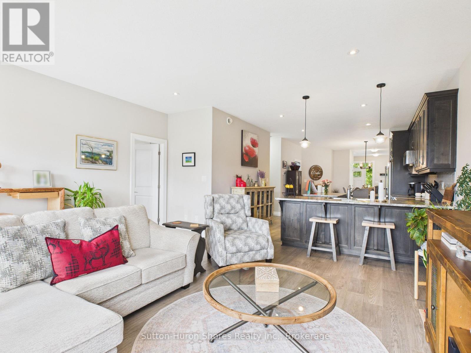 404 Devonshire Road, Saugeen Shores, Ontario  N0H 2C3 - Photo 25 - X12368718