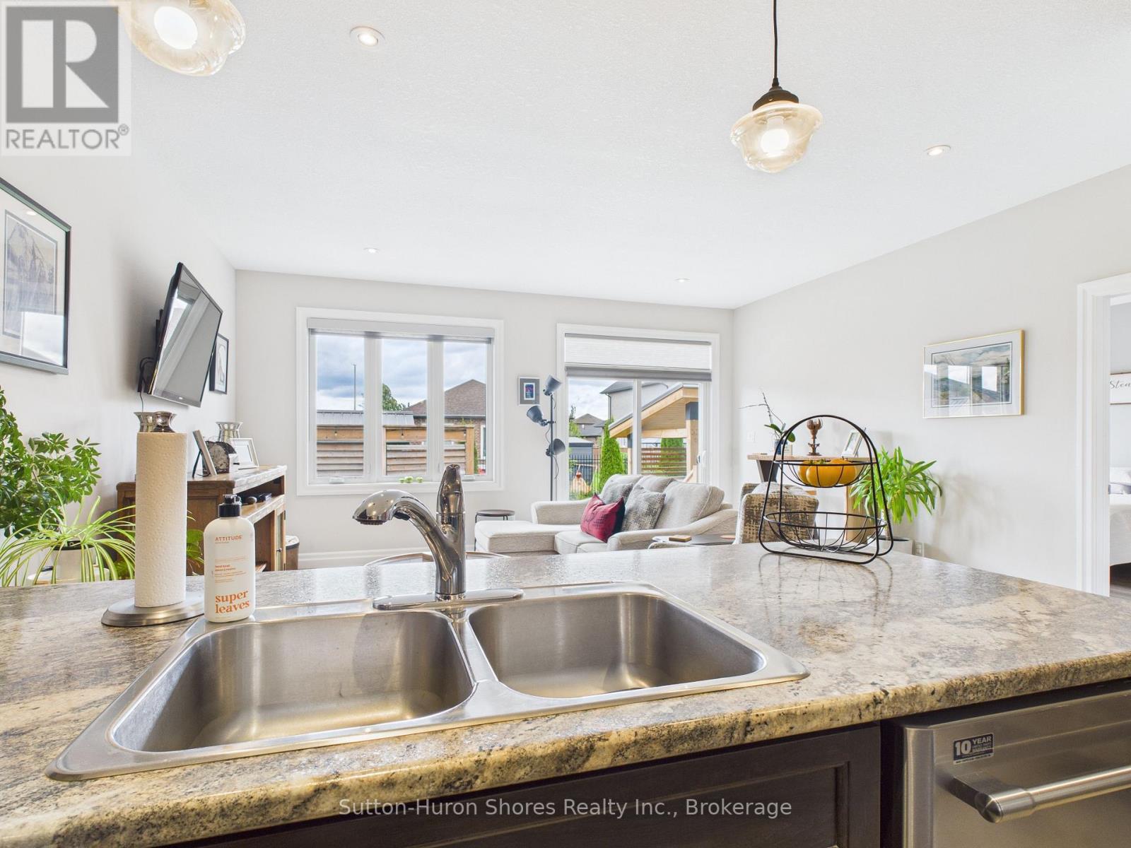 404 Devonshire Road, Saugeen Shores, Ontario  N0H 2C3 - Photo 18 - X12368718