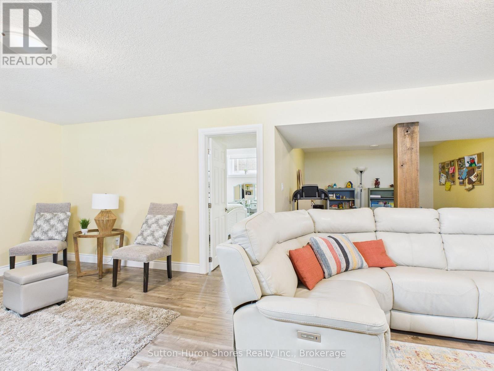 404 Devonshire Road, Saugeen Shores, Ontario  N0H 2C3 - Photo 35 - X12368718