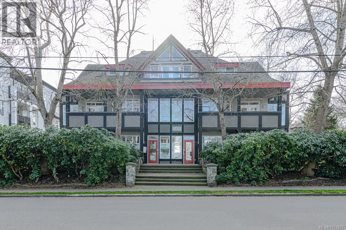 E 1741 Oak Bay Ave, Victoria, British Columbia  V8R 1B8 - Photo 2 - 1027827