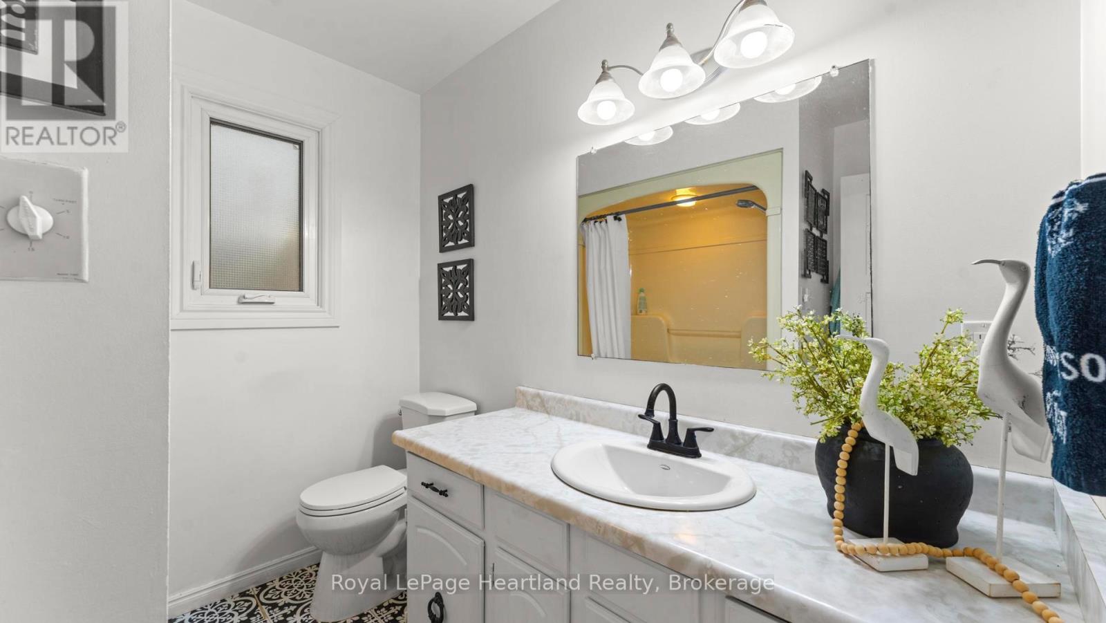 17 Suncoast Drive W, Goderich (Goderich (Town)), Ontario  N7A 4H1 - Photo 20 - X12700880