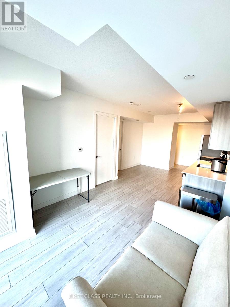 718 - 556 Marlee Avenue, Toronto, Ontario  M6B 0B1 - Photo 11 - W12789108