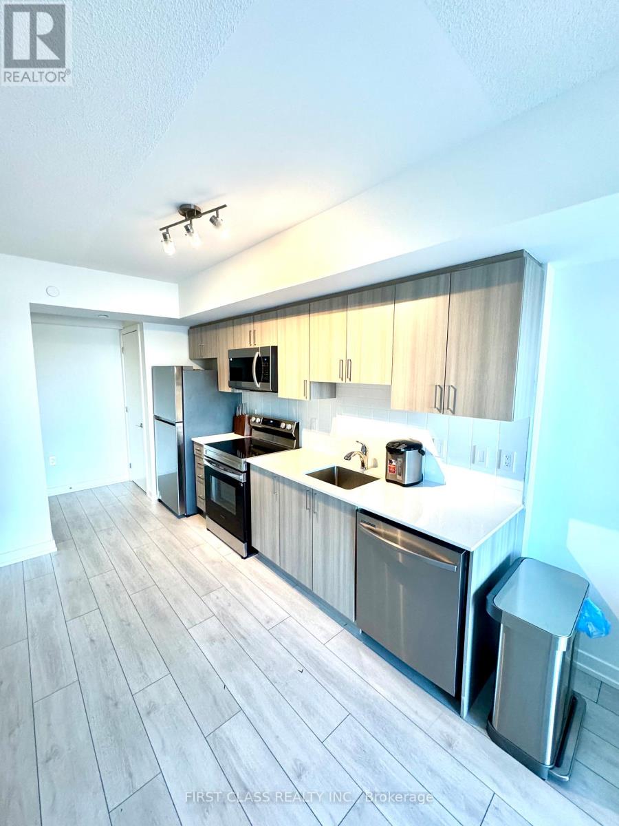 718 - 556 Marlee Avenue, Toronto, Ontario  M6B 0B1 - Photo 7 - W12789108