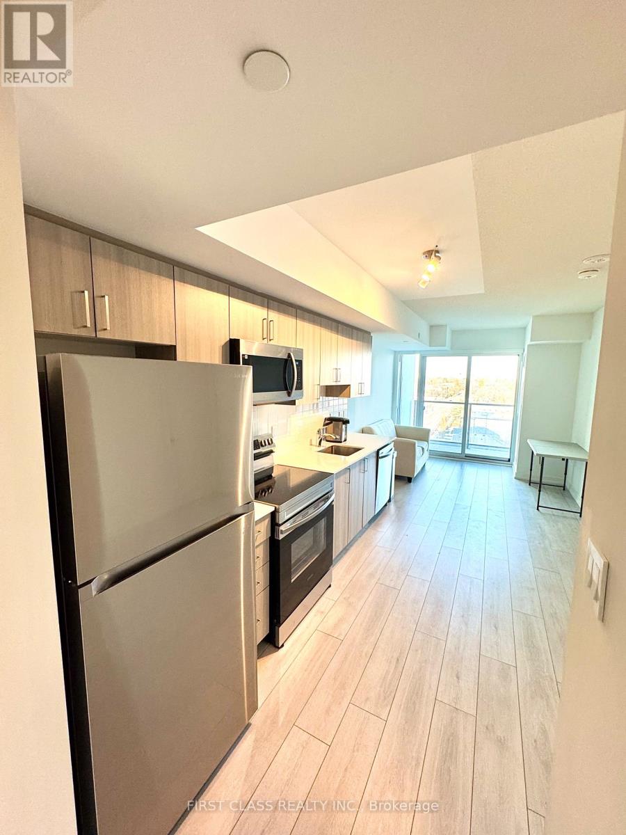 718 - 556 Marlee Avenue, Toronto, Ontario  M6B 0B1 - Photo 8 - W12789108