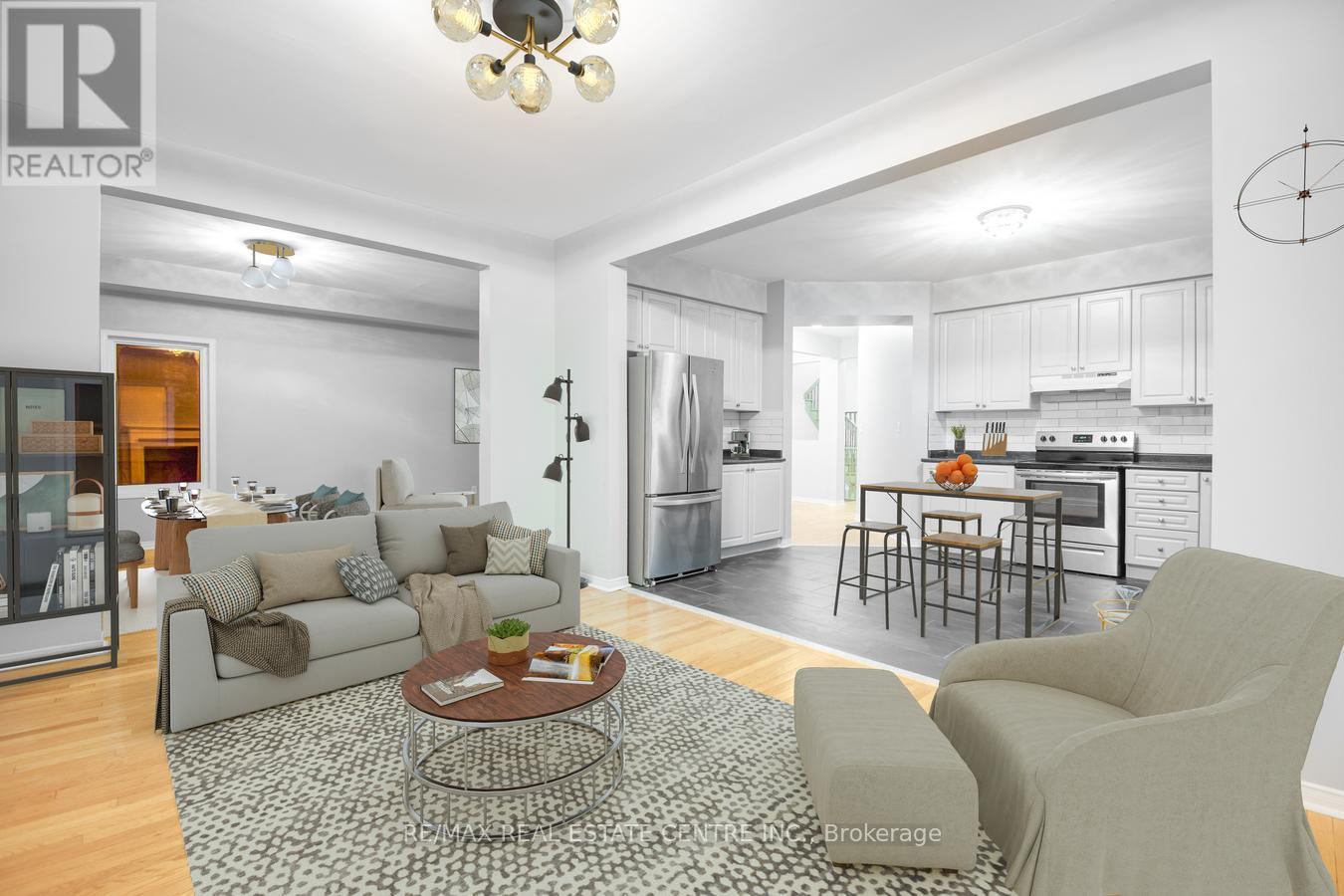 112 Commodore Drive, Brampton, Ontario L6X 0S6 - Photo 8 - W12791788