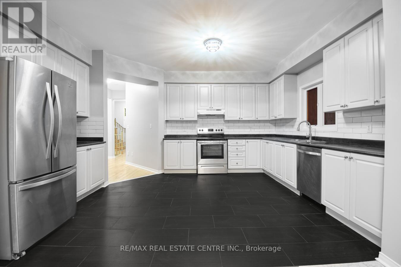 112 Commodore Drive, Brampton, Ontario L6X 0S6 - Photo 16 - W12791788