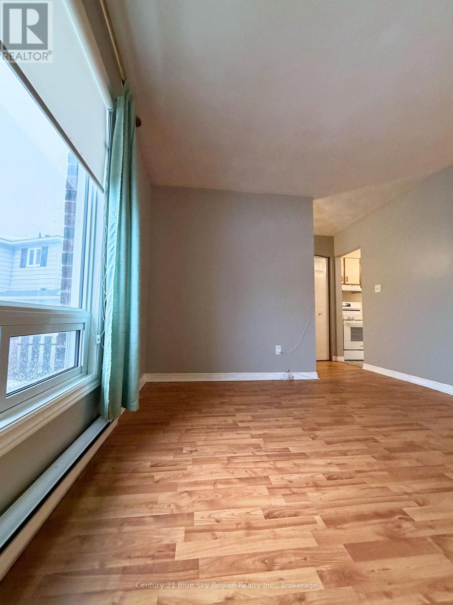 14 Cypress Court, North Bay (College Heights), Ontario  P1B 9G9 - Photo 4 - X12861364