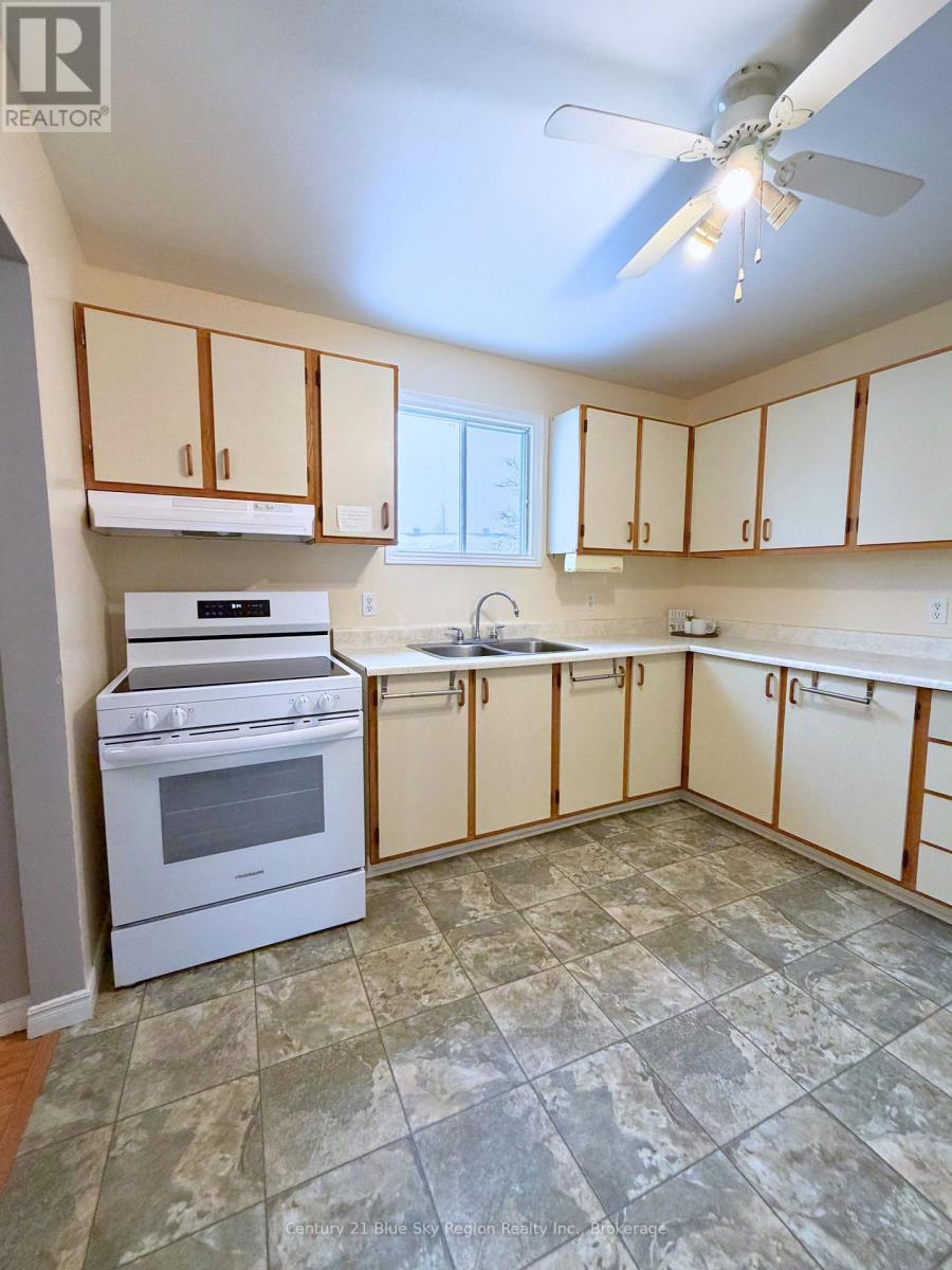 14 Cypress Court, North Bay (College Heights), Ontario  P1B 9G9 - Photo 8 - X12861364