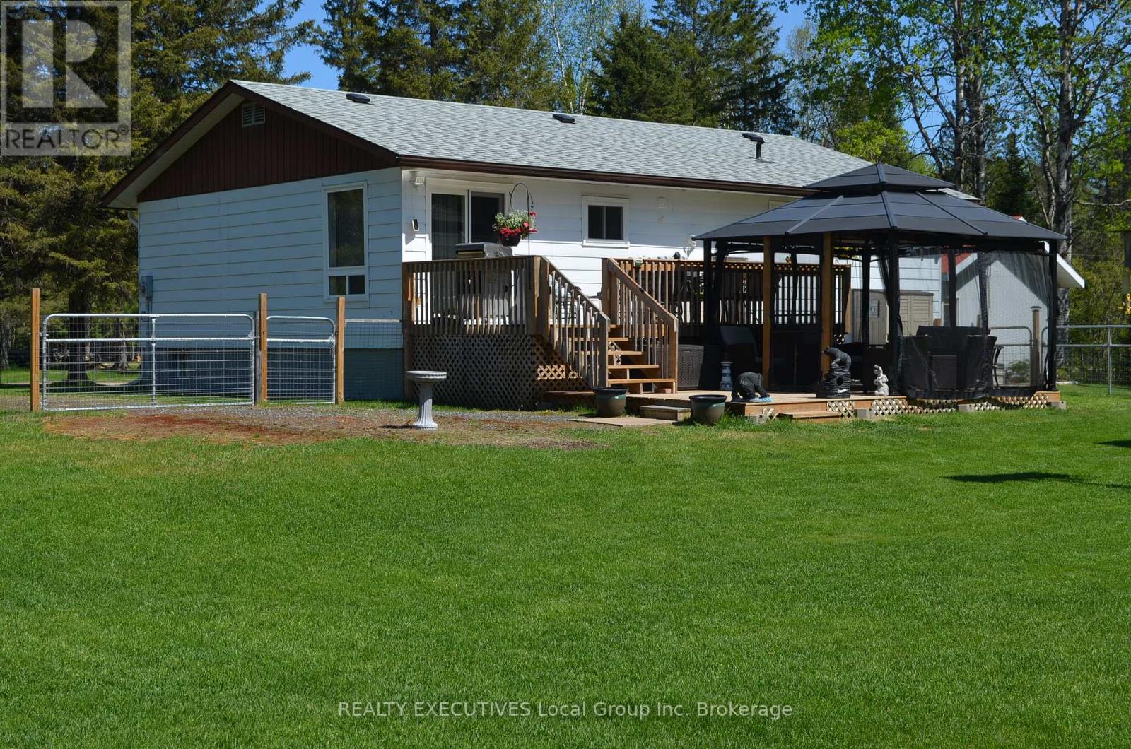 11 Chalet Road, Powassan, Ontario  P0H 2L0 - Photo 11 - X12861388