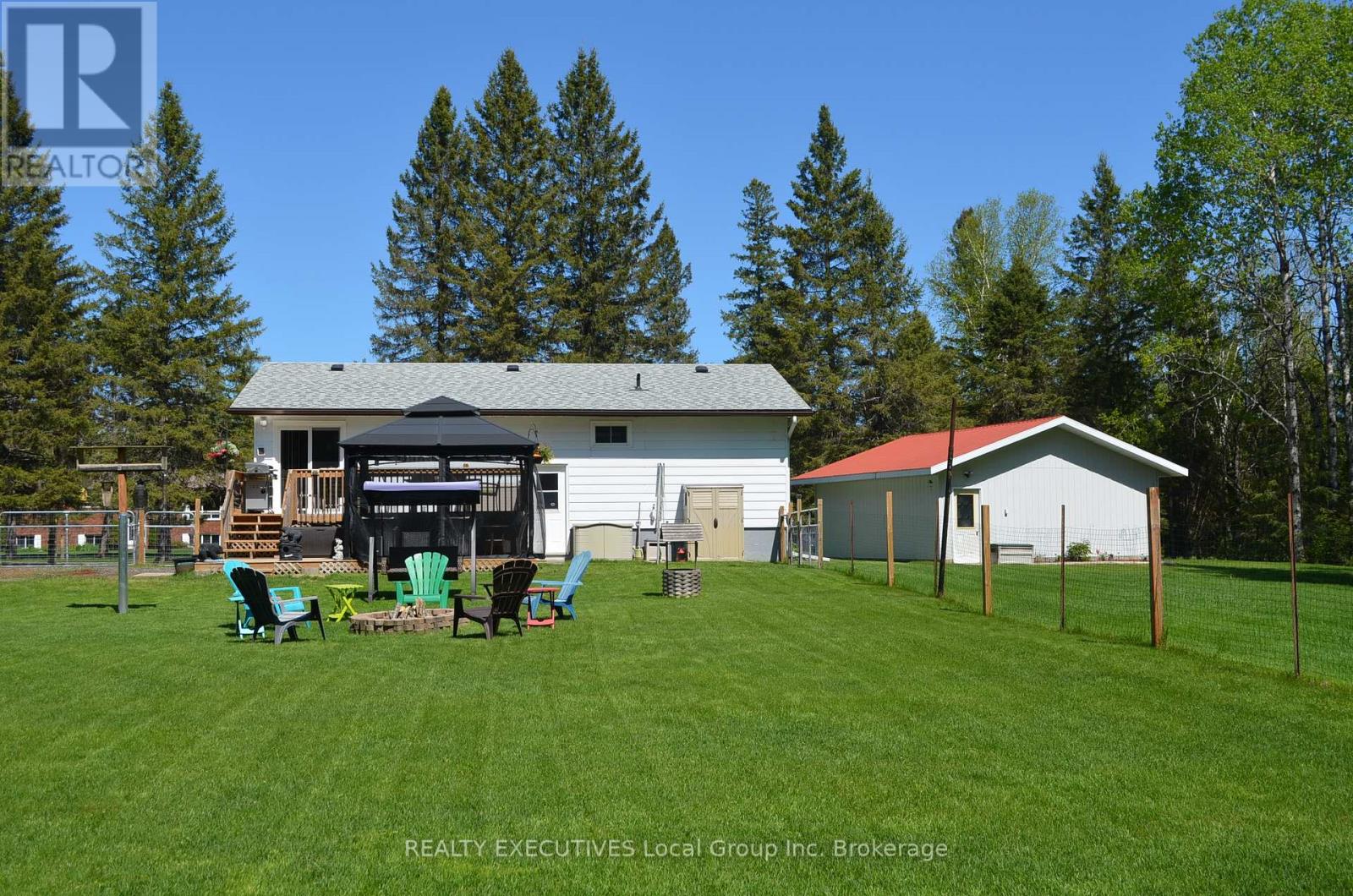 11 Chalet Road, Powassan, Ontario  P0H 2L0 - Photo 12 - X12861388