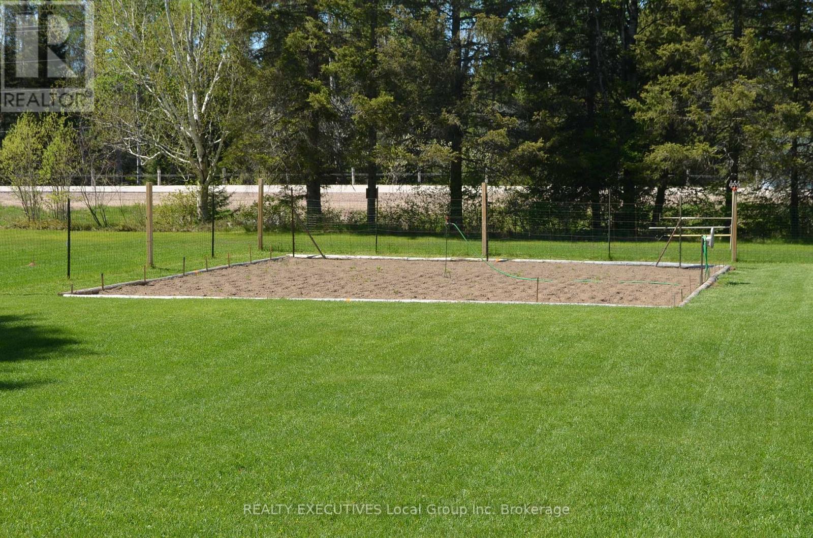 11 Chalet Road, Powassan, Ontario  P0H 2L0 - Photo 15 - X12861388