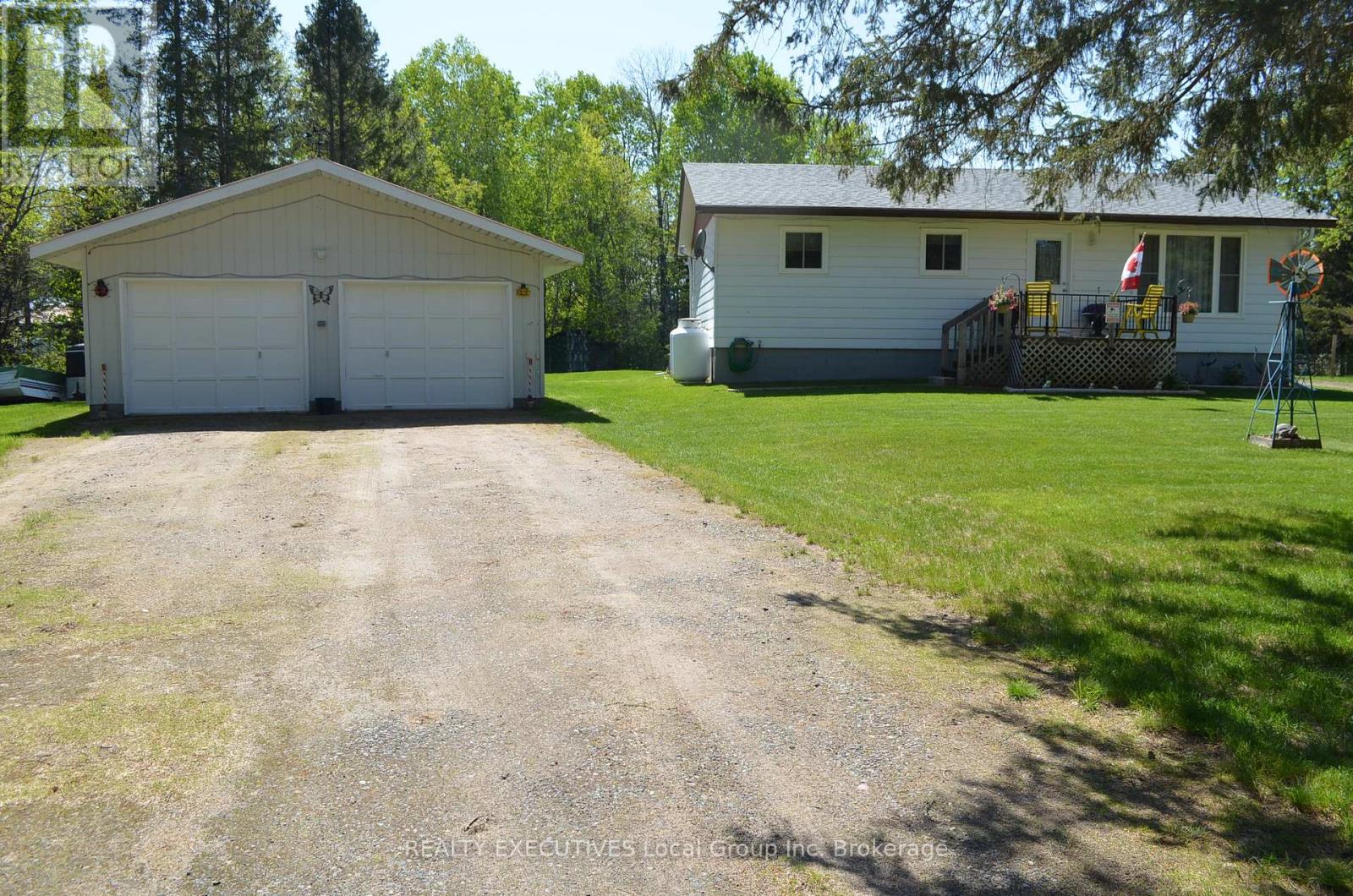 11 Chalet Road, Powassan, Ontario  P0H 2L0 - Photo 2 - X12861388