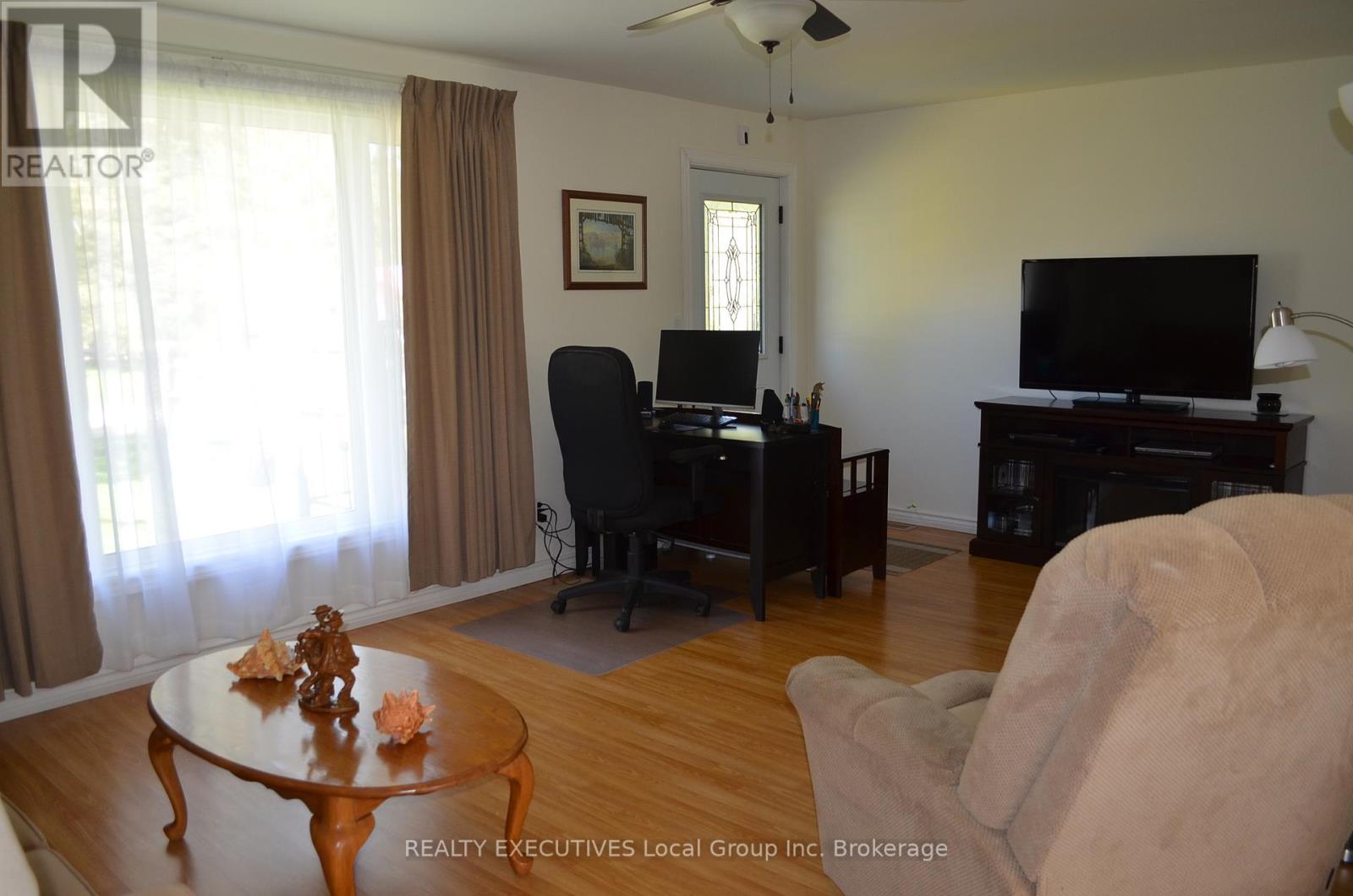 11 Chalet Road, Powassan, Ontario  P0H 2L0 - Photo 20 - X12861388