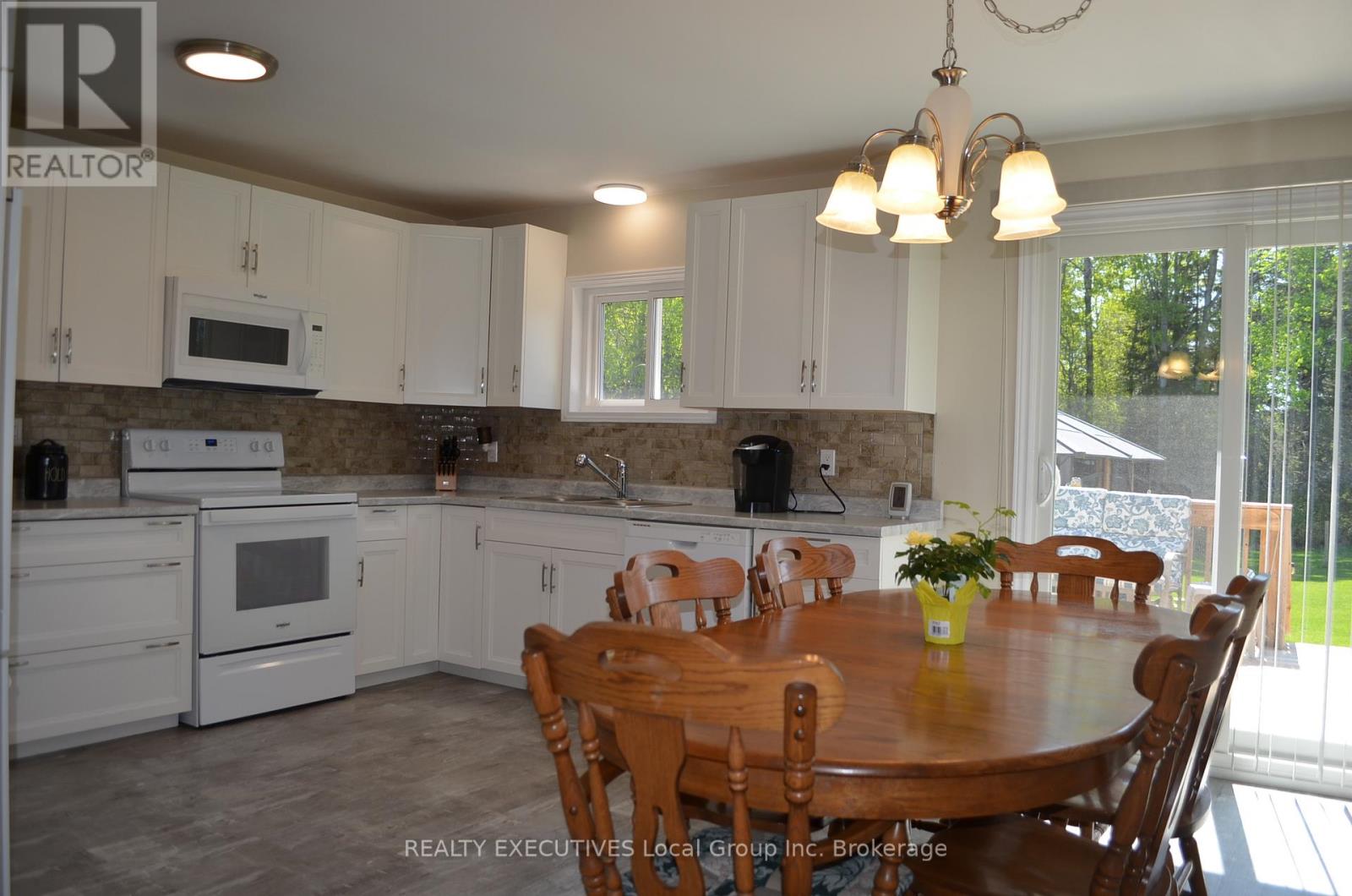 11 Chalet Road, Powassan, Ontario  P0H 2L0 - Photo 24 - X12861388