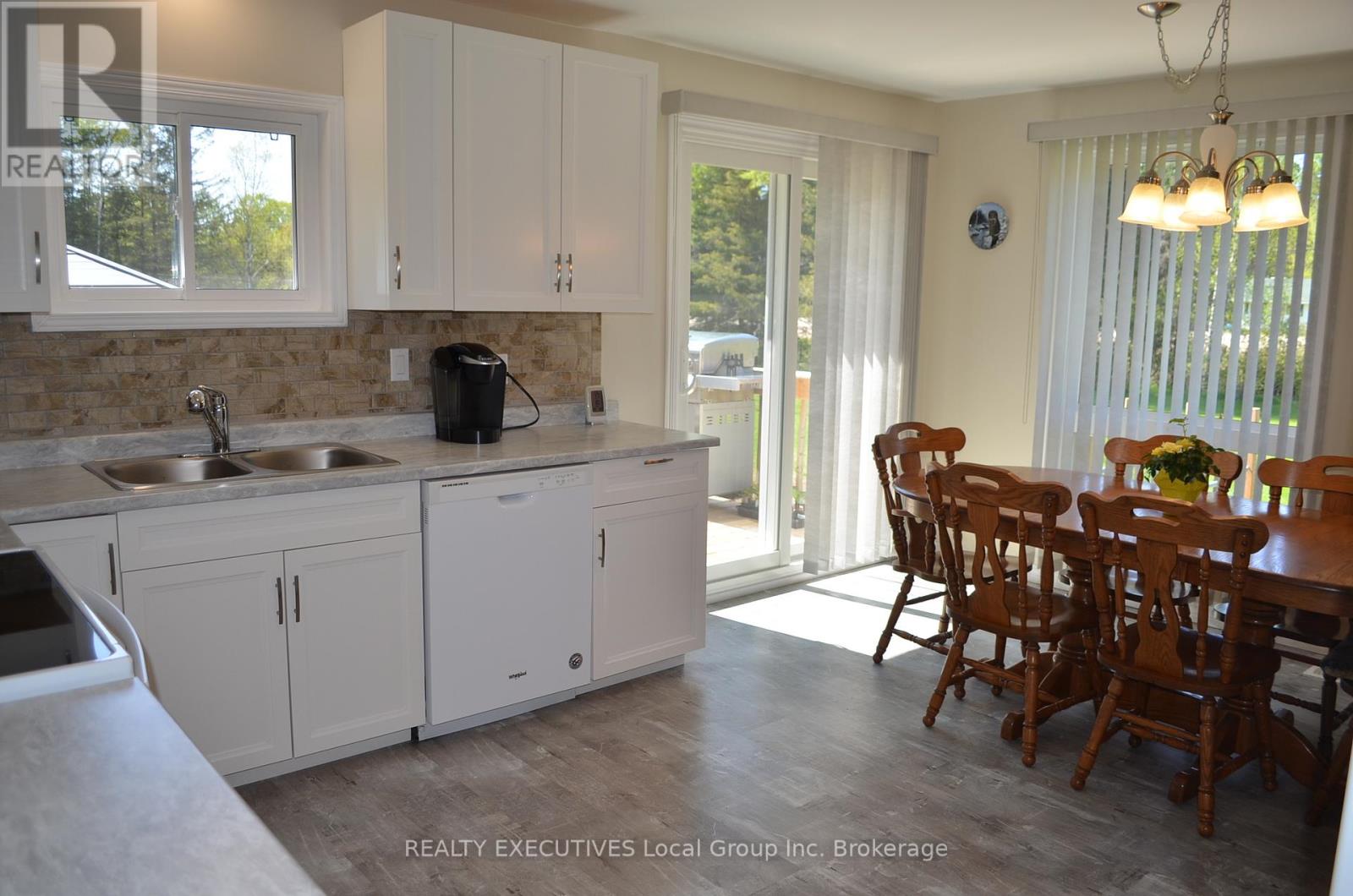 11 Chalet Road, Powassan, Ontario  P0H 2L0 - Photo 25 - X12861388