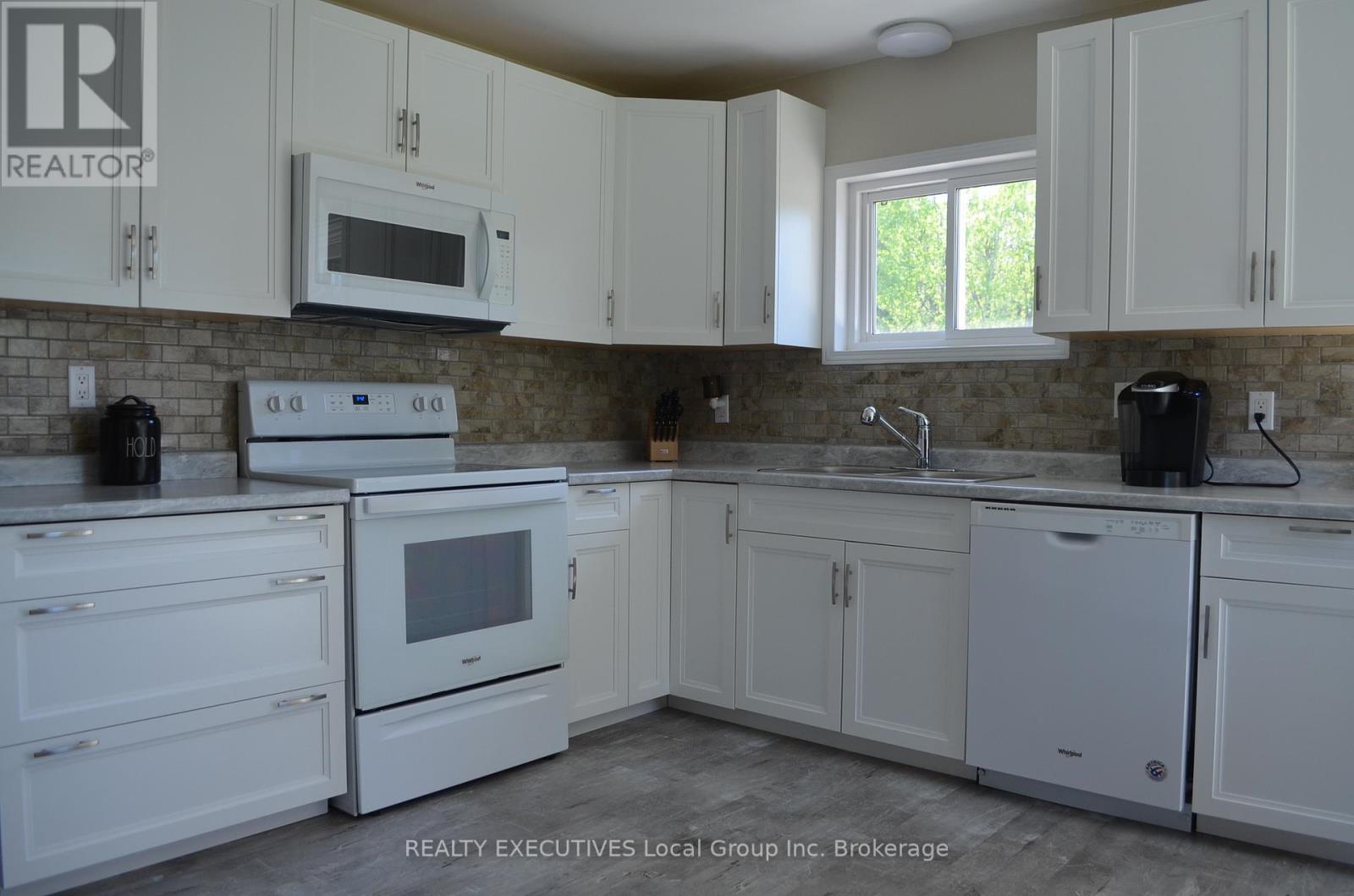 11 Chalet Road, Powassan, Ontario  P0H 2L0 - Photo 26 - X12861388