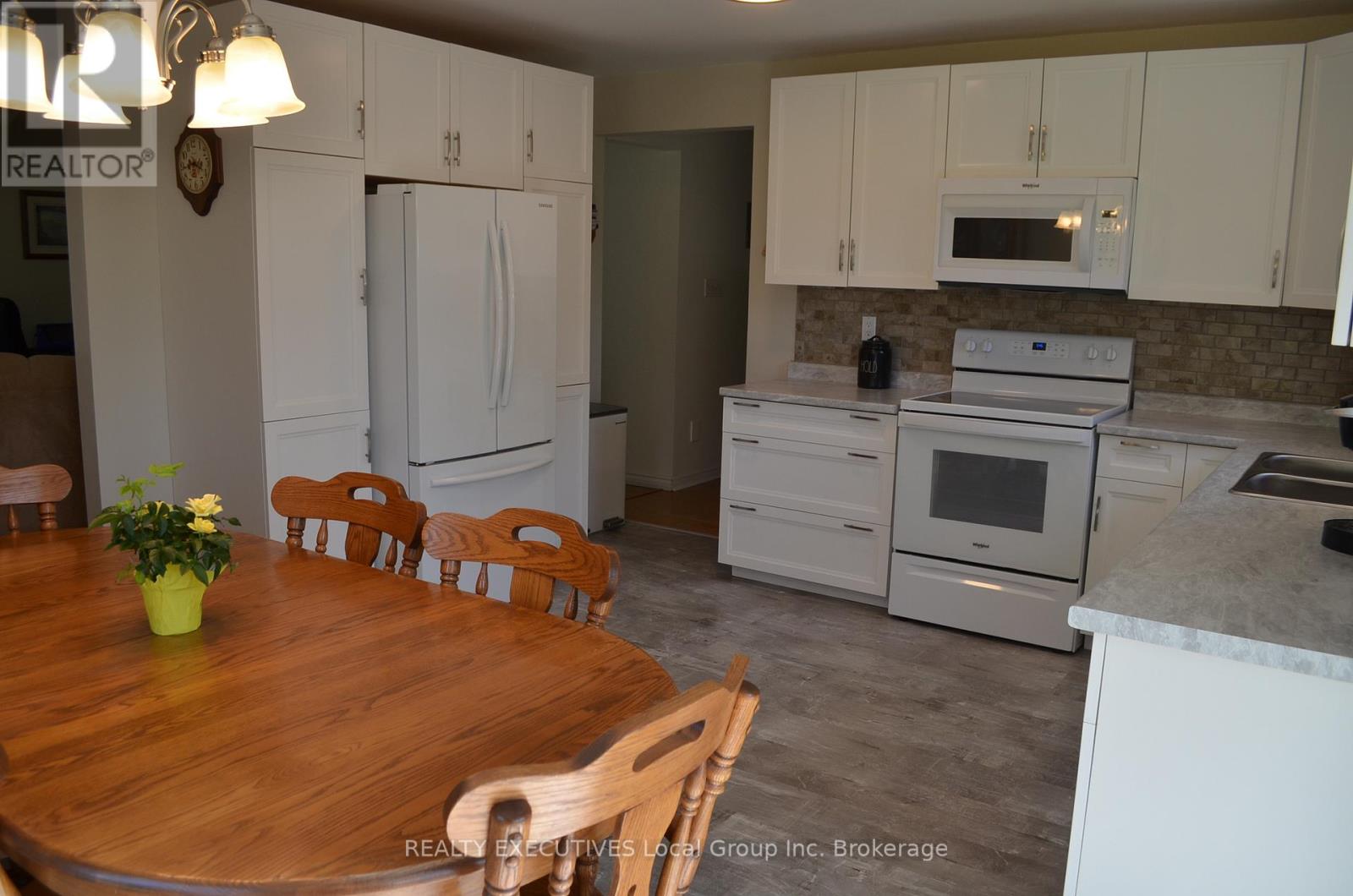 11 Chalet Road, Powassan, Ontario  P0H 2L0 - Photo 27 - X12861388