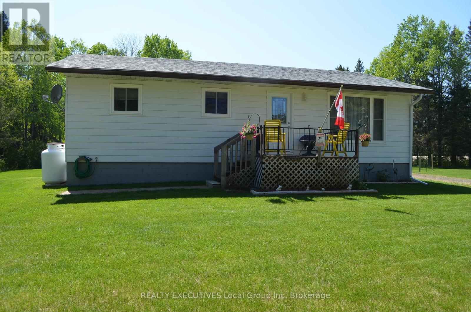 11 Chalet Road, Powassan, Ontario  P0H 2L0 - Photo 4 - X12861388