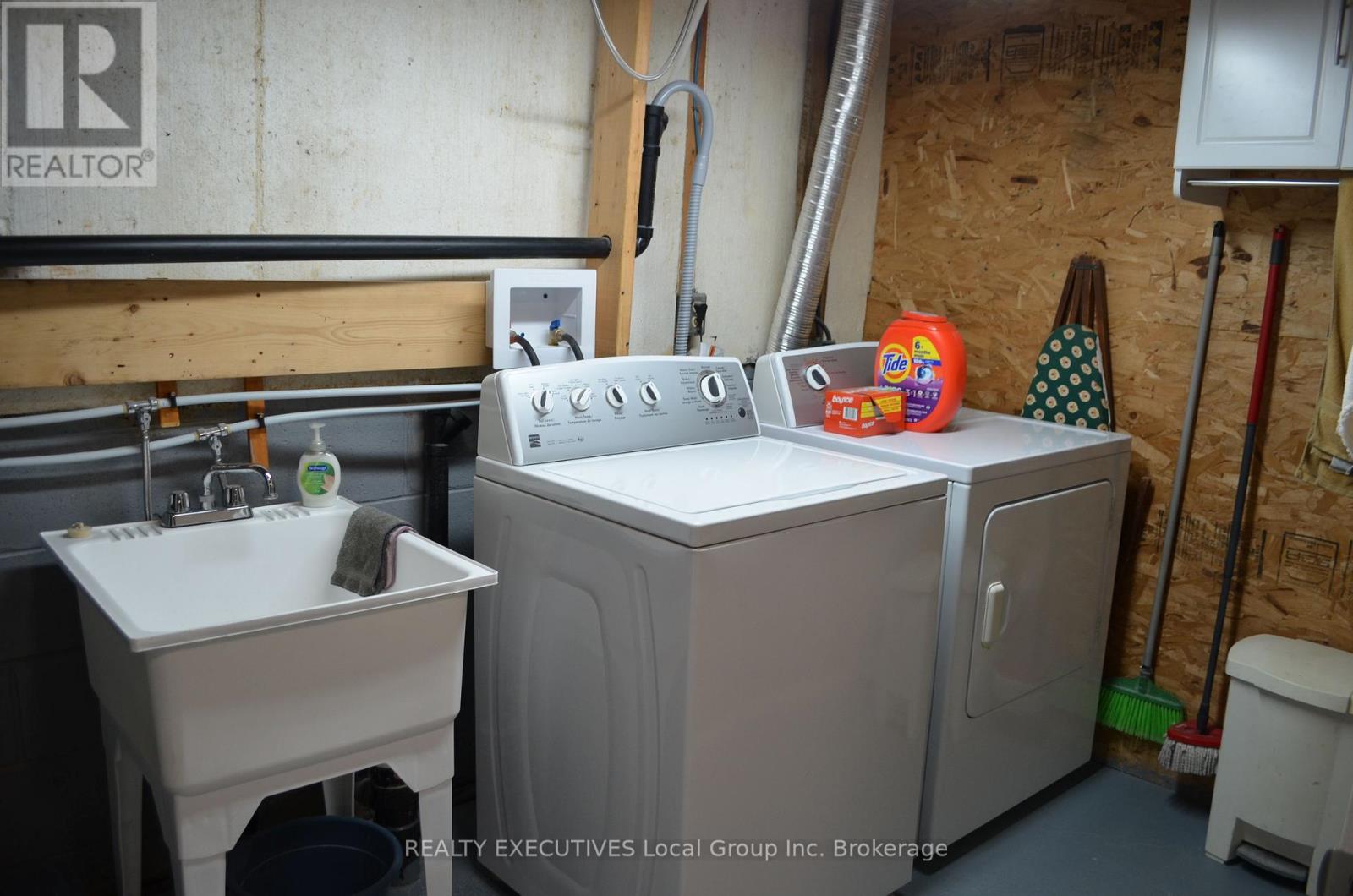 11 Chalet Road, Powassan, Ontario  P0H 2L0 - Photo 42 - X12861388