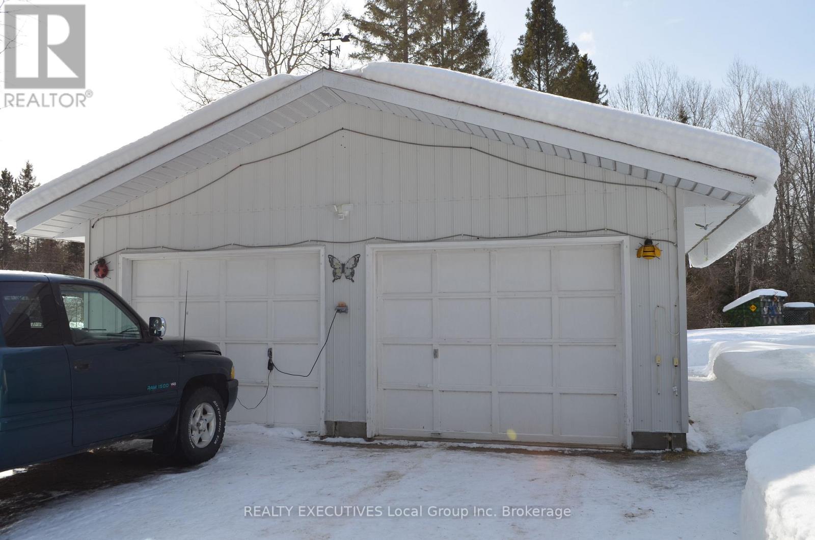 11 Chalet Road, Powassan, Ontario  P0H 2L0 - Photo 5 - X12861388