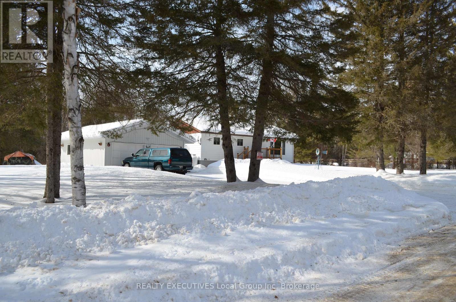 11 Chalet Road, Powassan, Ontario  P0H 2L0 - Photo 9 - X12861388