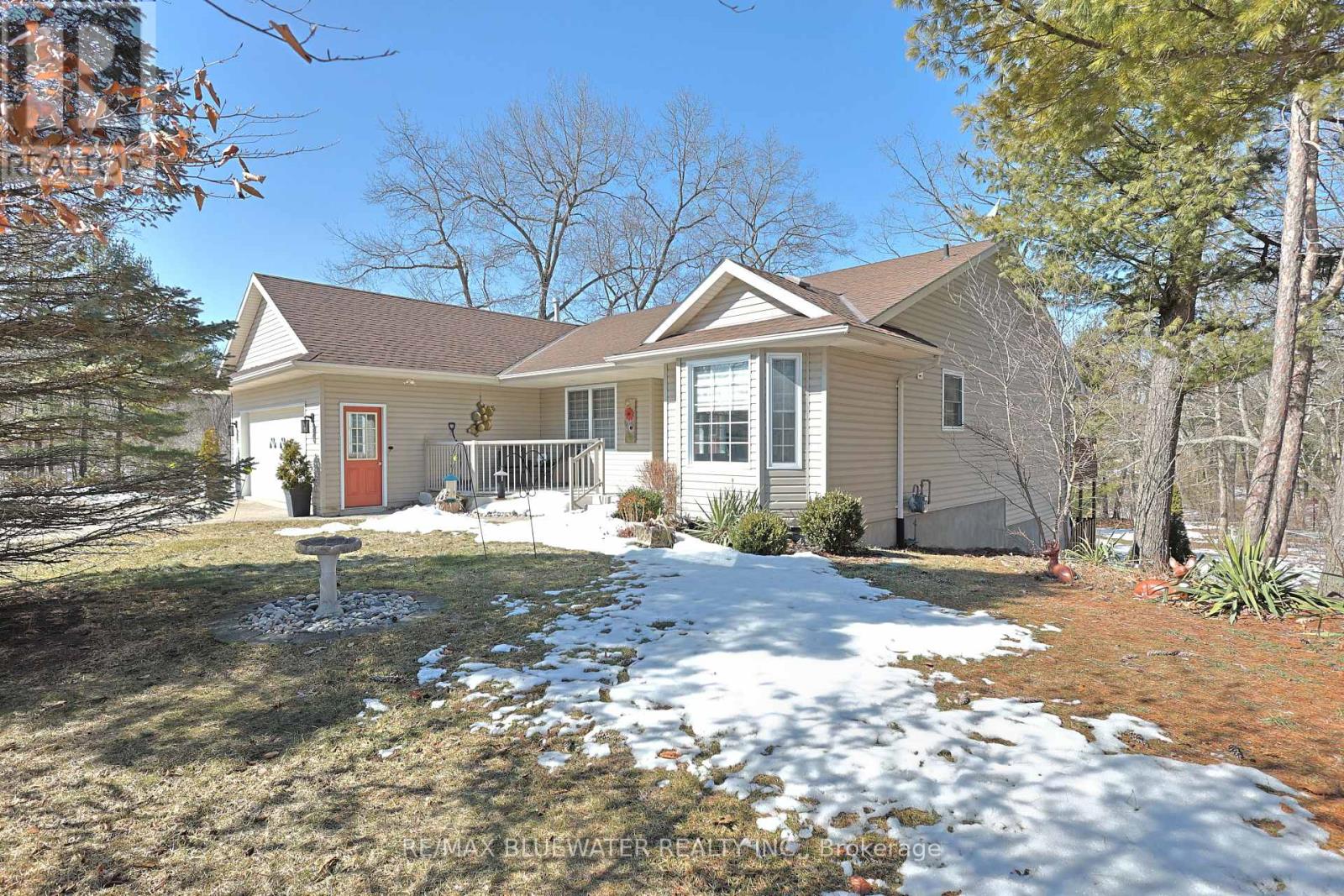 #8 - 9826 Northville Crescent, Lambton Shores, Ontario  N0M 1T0 - Photo 2 - X12861312