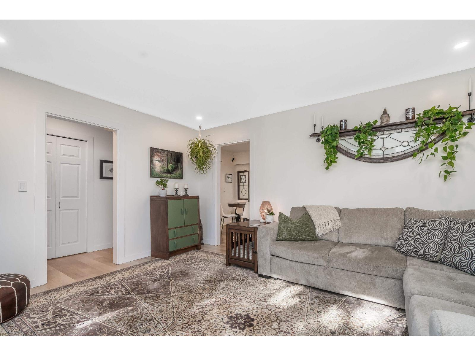 32495 Mcrae Avenue, Mission, British Columbia  V2V 2L6 - Photo 6 - R3092065