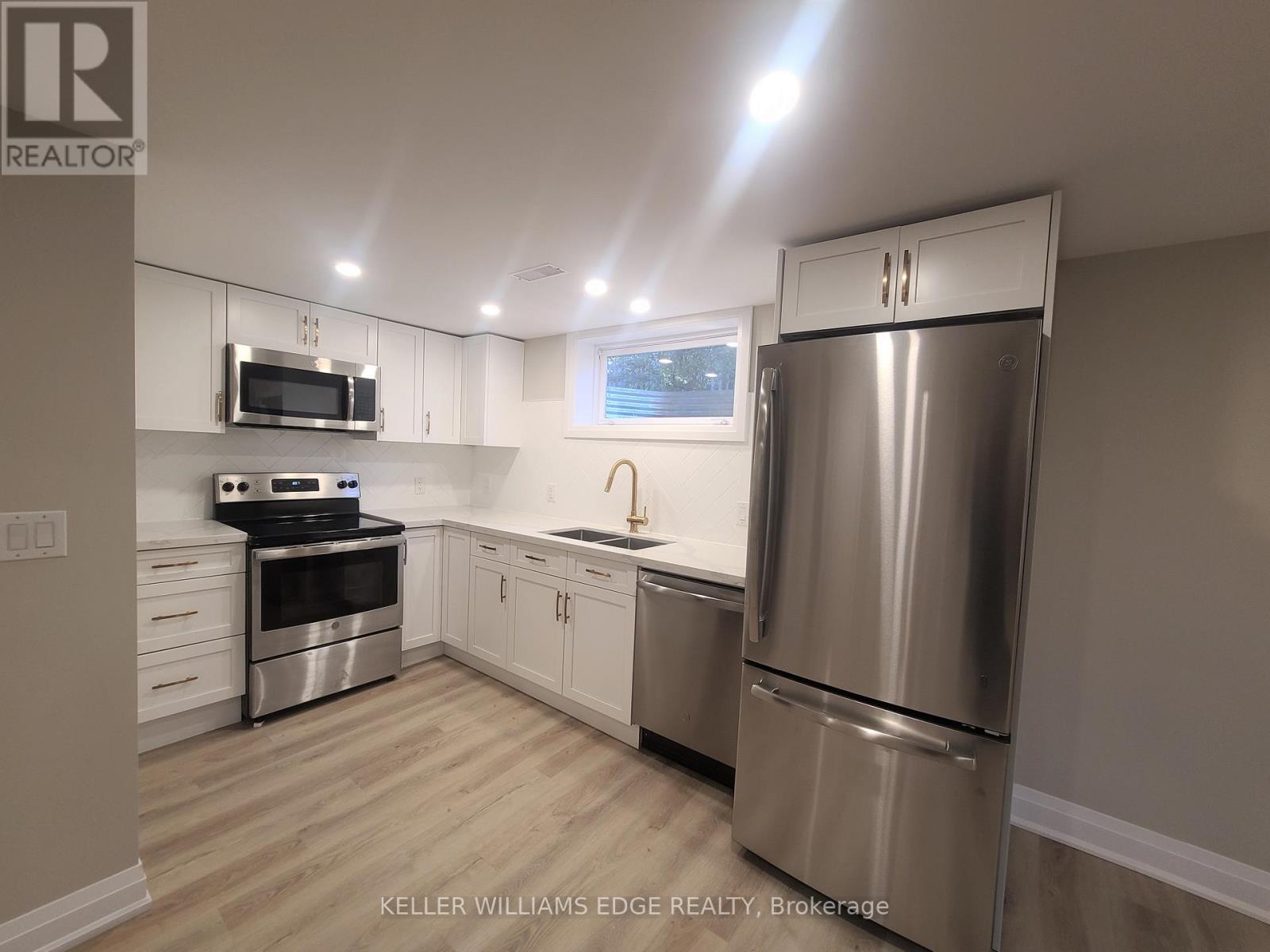 BASEMENT - 10 SHERWOOD RISE, Hamilton, Ontario