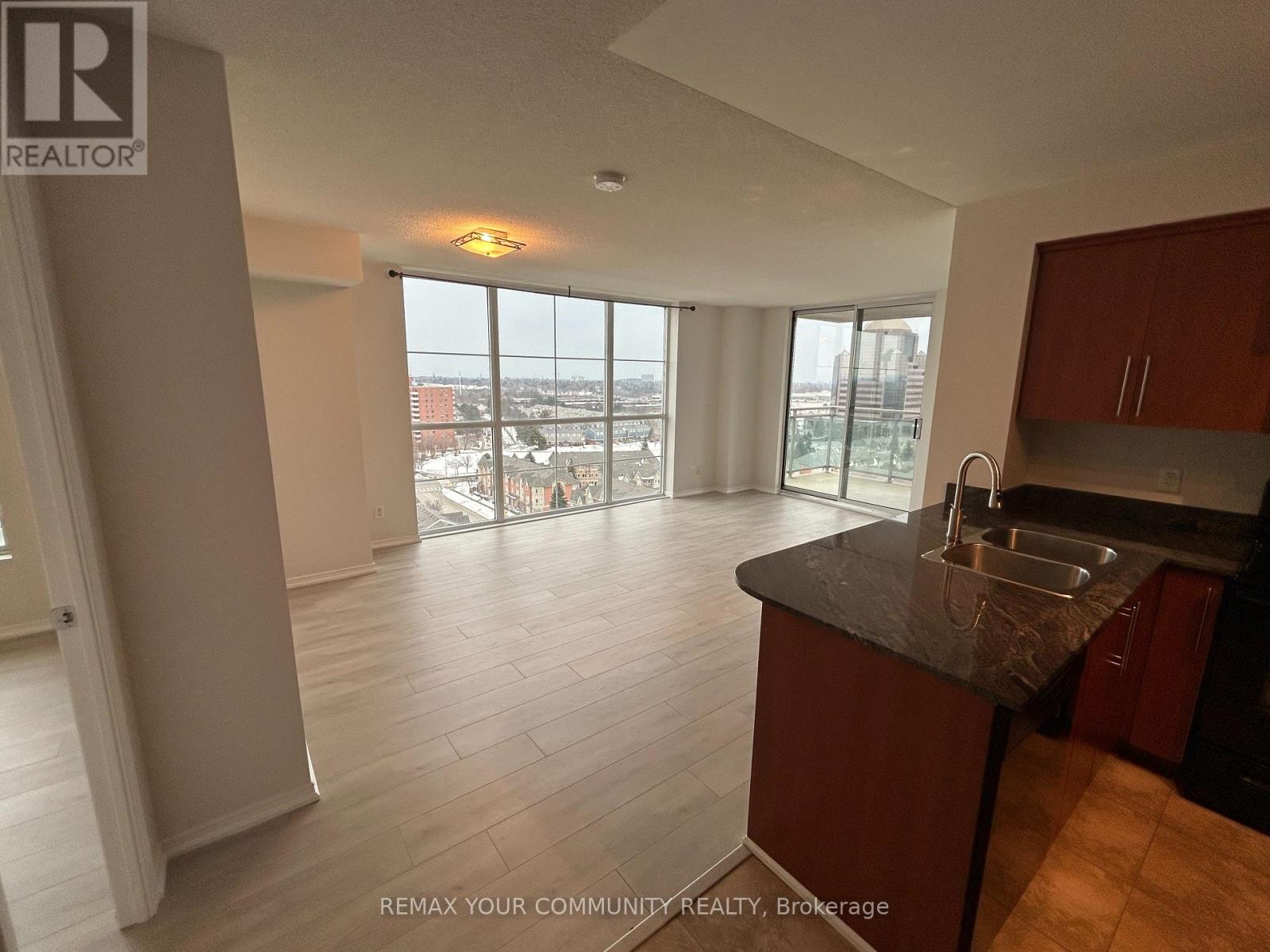 15C - 8 ROSEBANK DRIVE, Toronto, Ontario