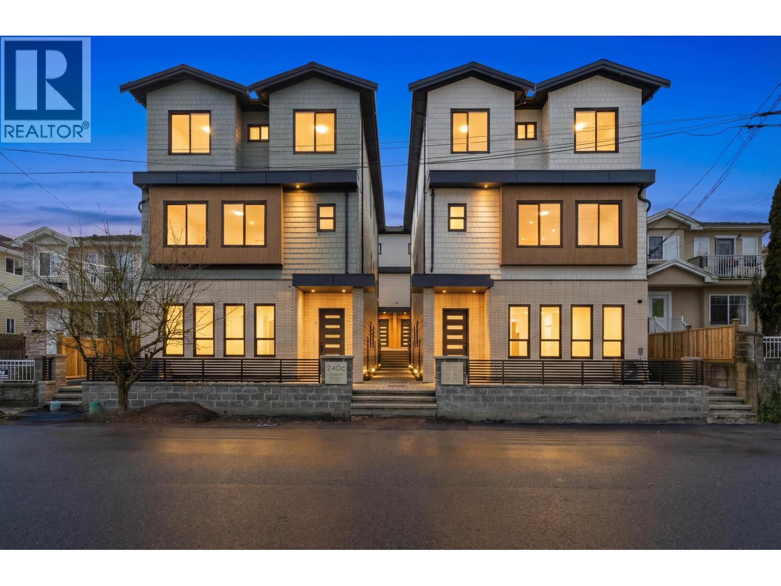 1 5406 Manor Street, Burnaby, British Columbia  V5G 1B7 - Photo 1 - R3097306