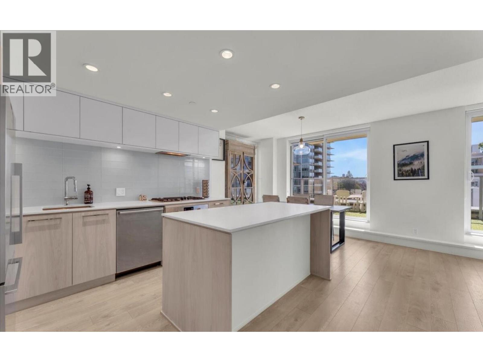 405 680 Seylynn Crescent, North Vancouver, British Columbia  V7J 0B5 - Photo 1 - R3097333