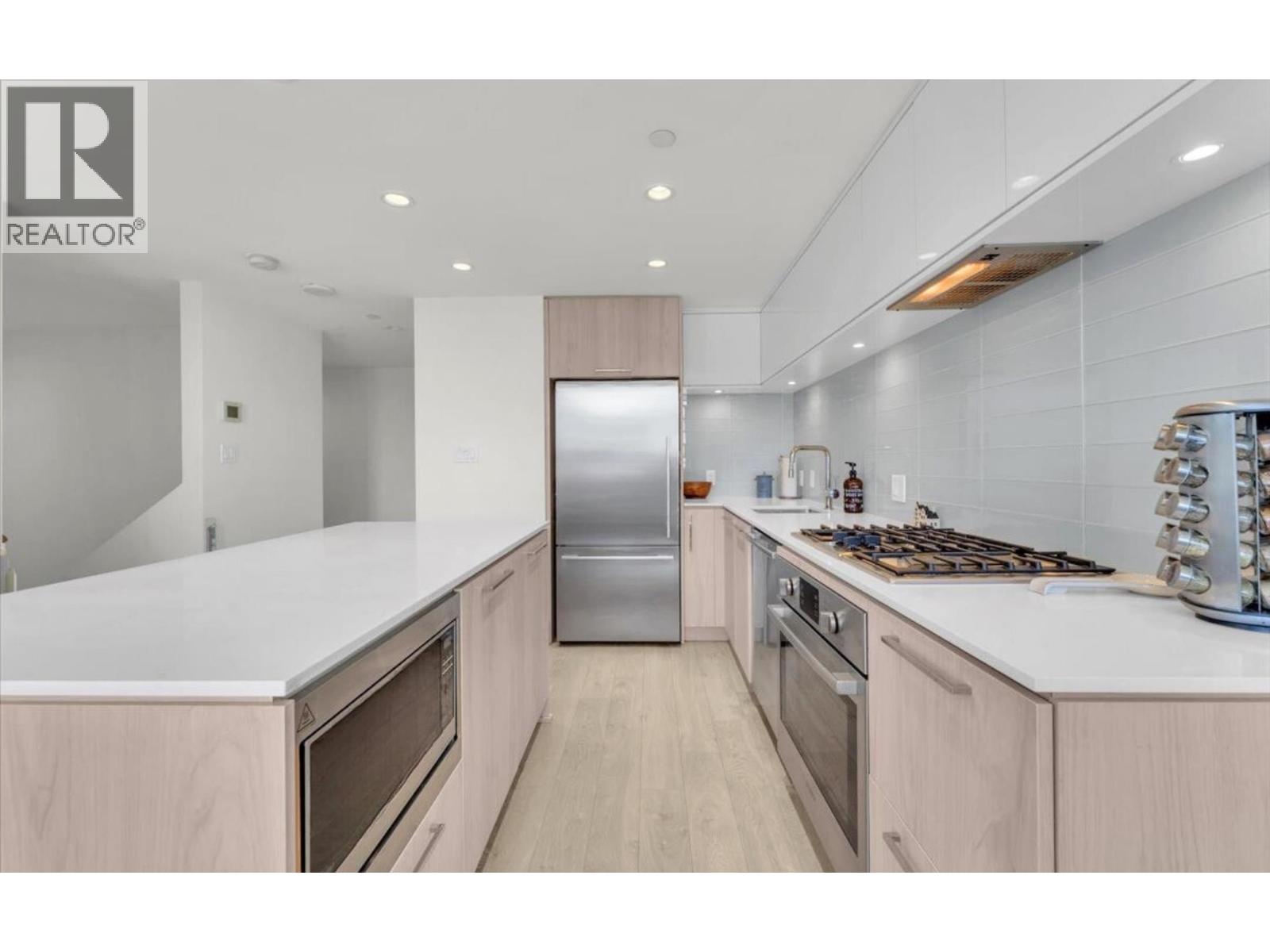 405 680 Seylynn Crescent, North Vancouver, British Columbia  V7J 0B5 - Photo 4 - R3097333