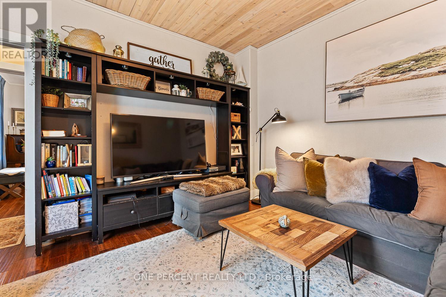 3 Bird Avenue, Brampton (Downtown Brampton), Ontario  L6V 1K8 - Photo 7 - W12770074