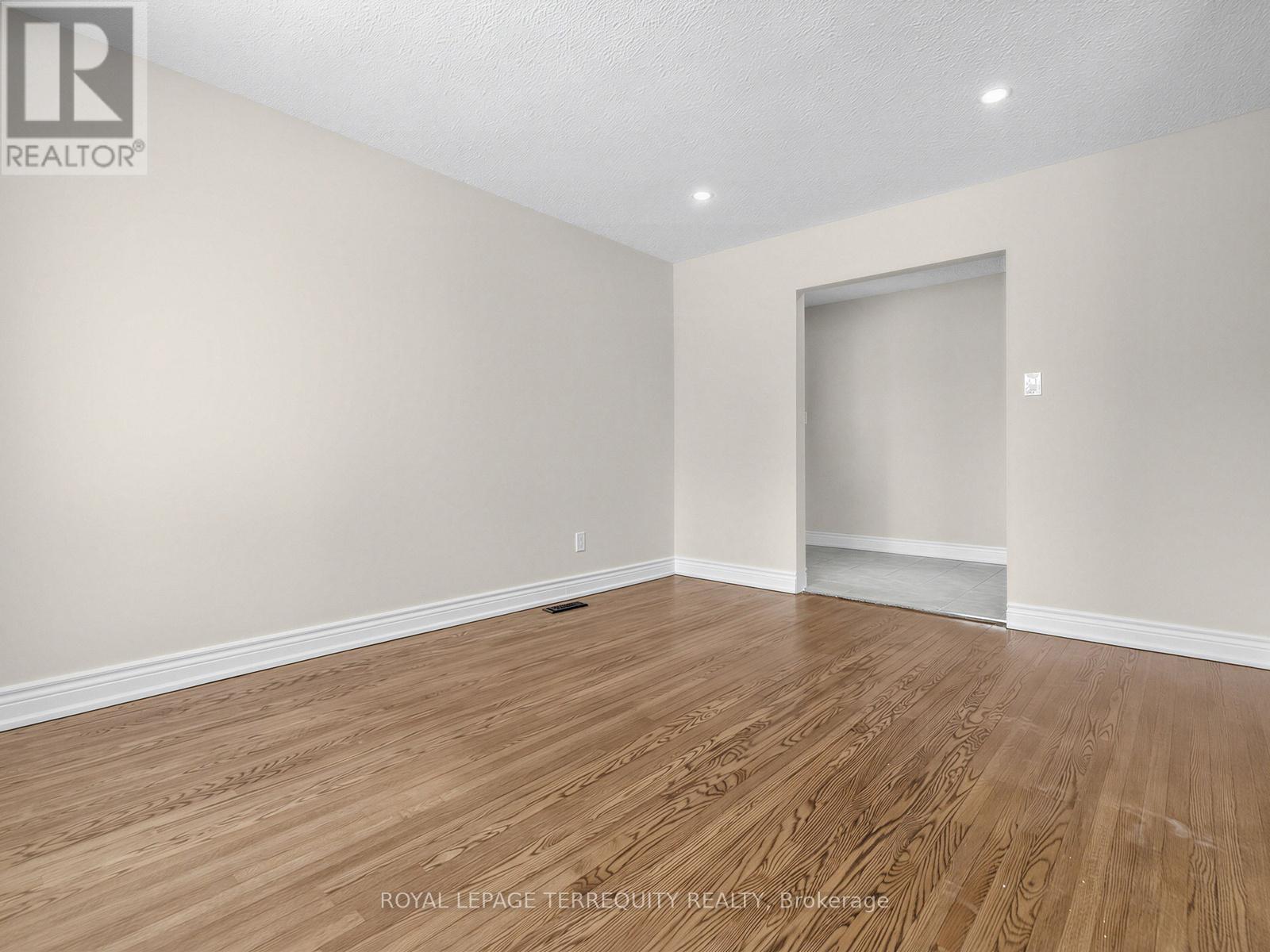 8 William Smart Road, New Tecumseth (Tottenham), Ontario  L0G 1W0 - Photo 10 - N12861314