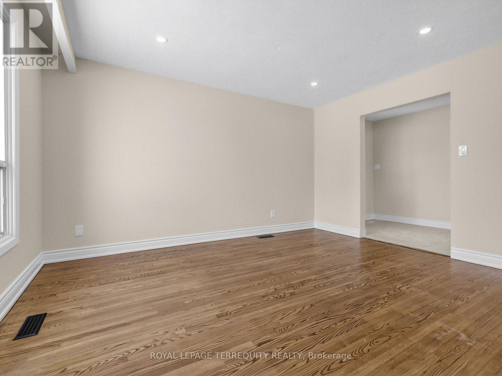 8 William Smart Road, New Tecumseth (Tottenham), Ontario  L0G 1W0 - Photo 11 - N12861314