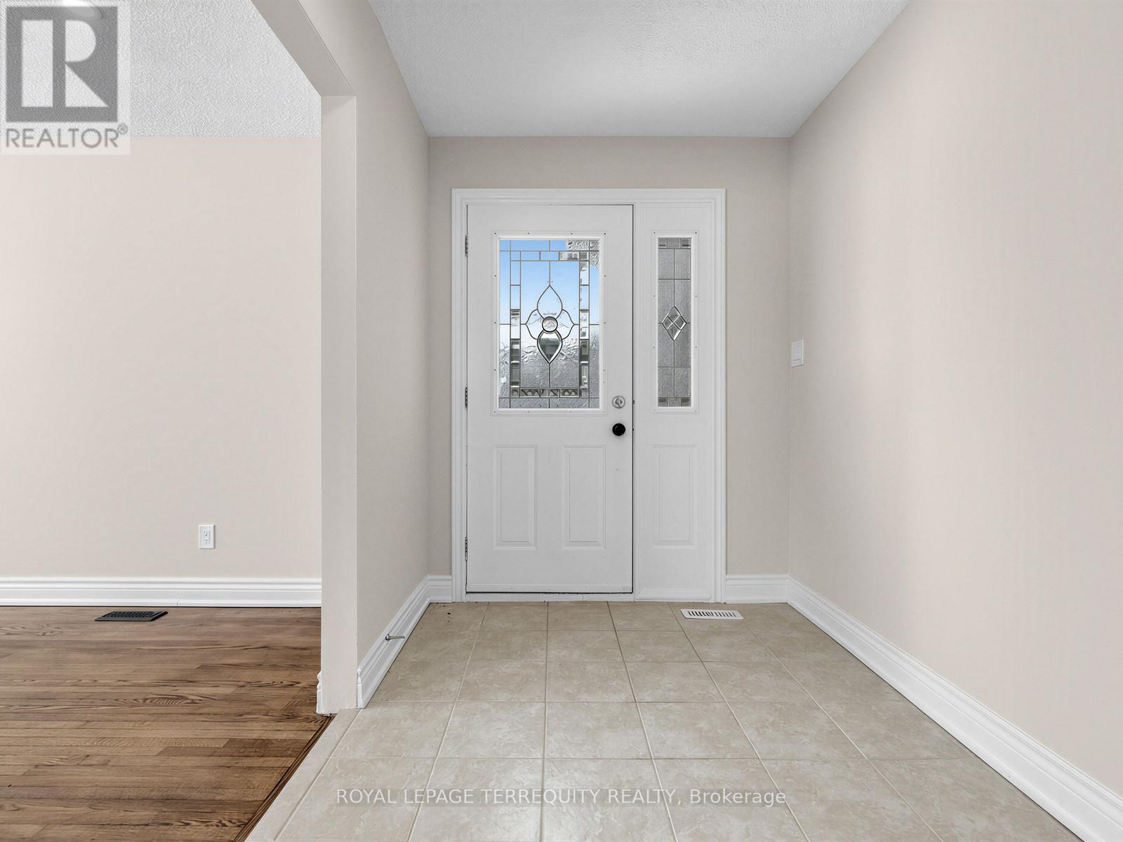 8 William Smart Road, New Tecumseth (Tottenham), Ontario  L0G 1W0 - Photo 4 - N12861314