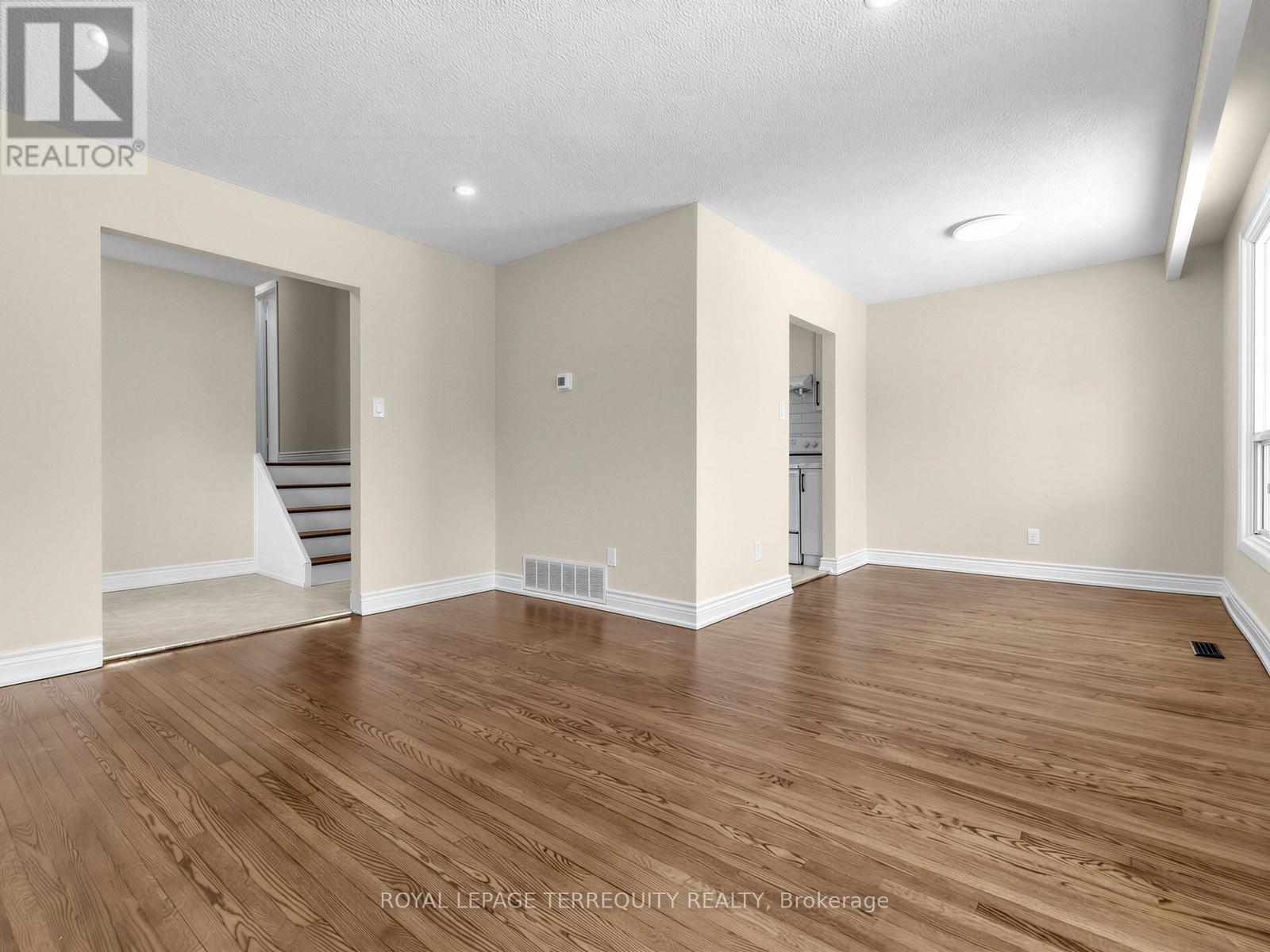 8 William Smart Road, New Tecumseth (Tottenham), Ontario  L0G 1W0 - Photo 8 - N12861314